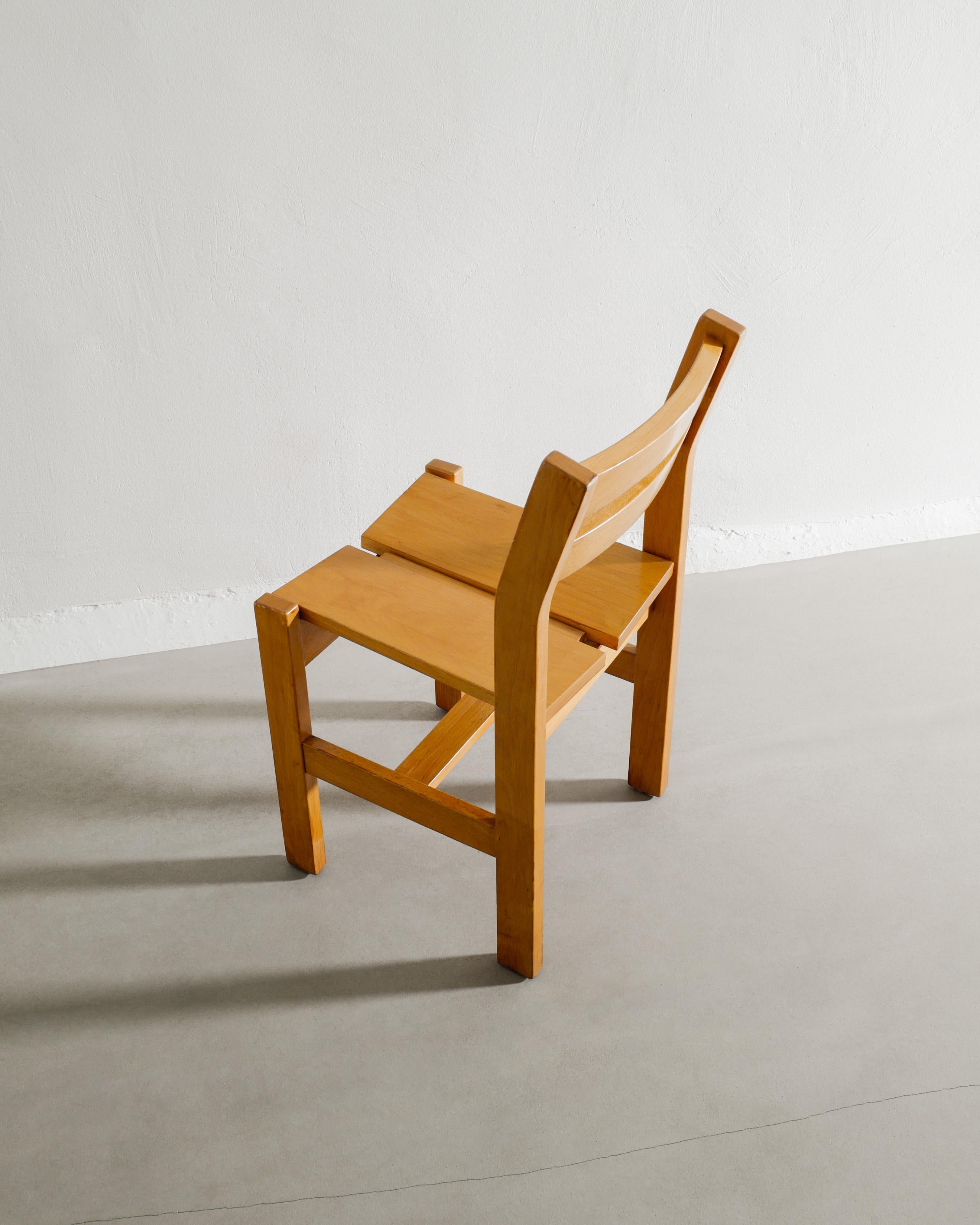 Olmo Sedie da pranzo in legno di olmo della metà del secolo scorso attribuite a Charlotte Perriand in vendita