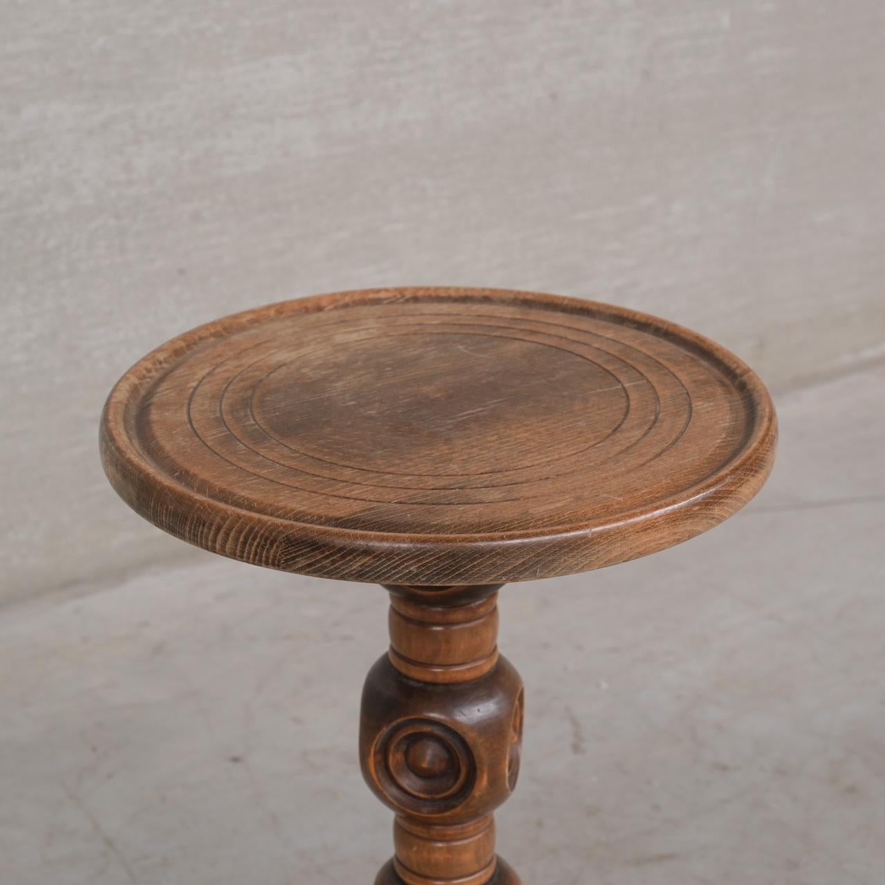 Table d'appoint ou piédestal en bois français du milieu du siècle dernier Bon état - En vente à London, GB