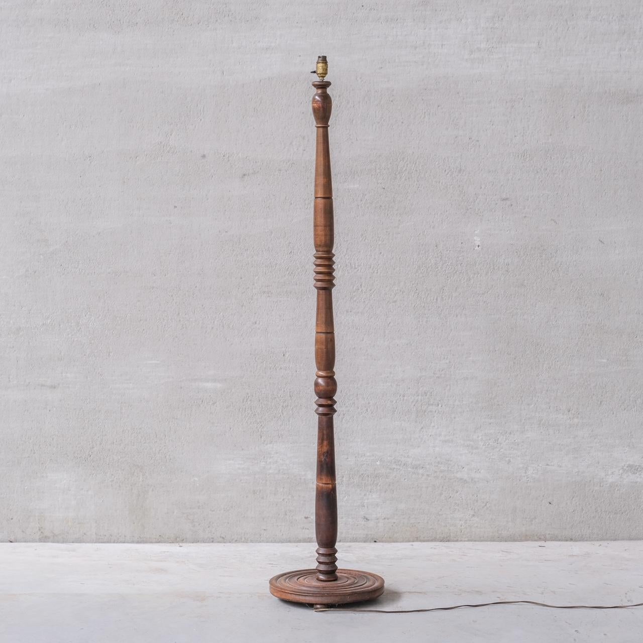 A tall turned wooden floor lamp, likely oak.

France, c1950s.

Since re-wired and PAT tested.

Good vintage condition, some scuffs and wear commensurate with age.

Internal Ref: 12/9/23/009.

Location: Belgium Gallery.

Dimensions: 32 Diameter x 149