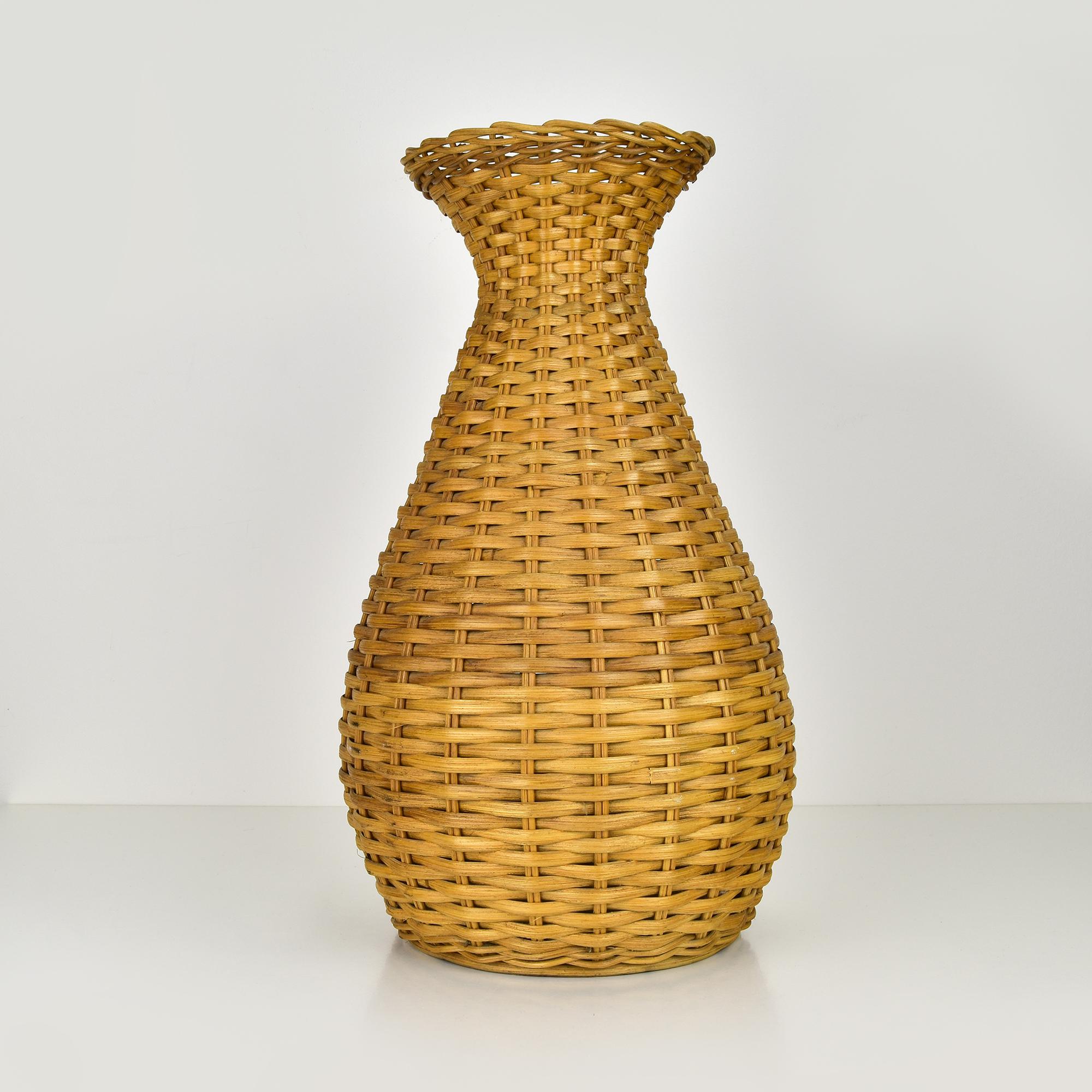 Mid-Century moderno Vaso in rattan intrecciato con manico, Francia, metà del secolo scorso, 1950 in vendita