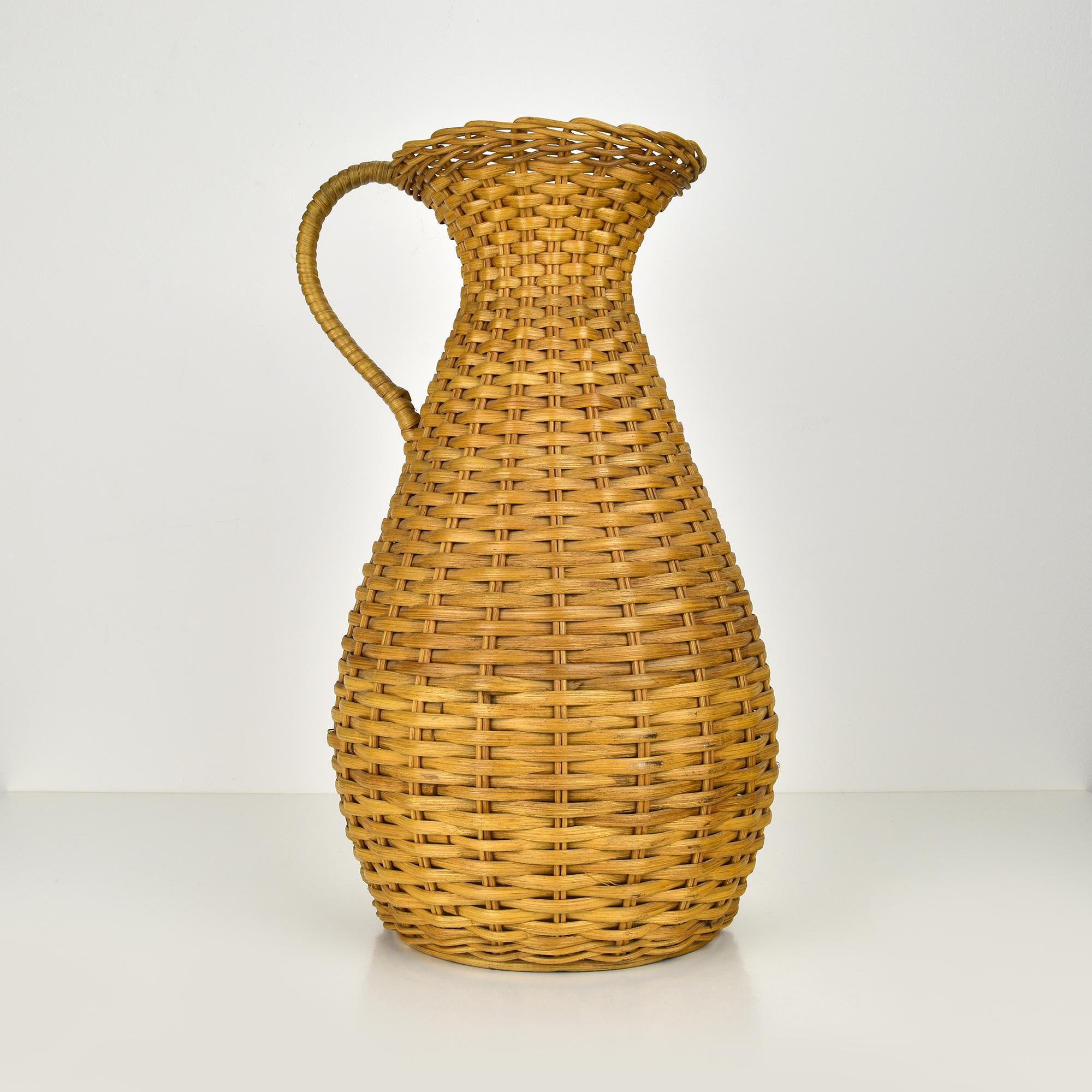 Francese Vaso in rattan intrecciato con manico, Francia, metà del secolo scorso, 1950 in vendita