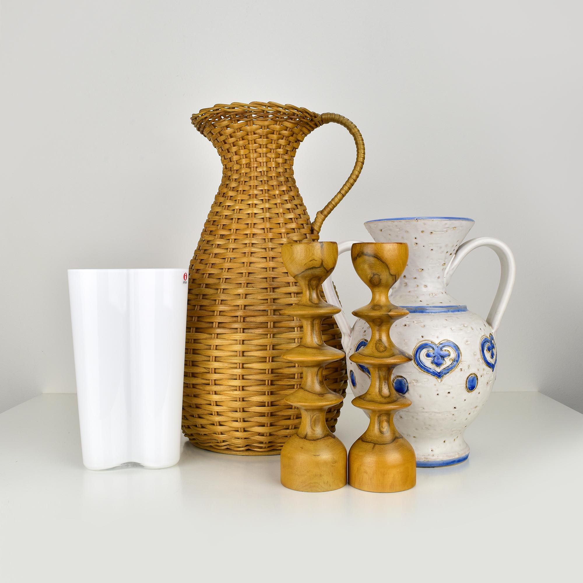 Vaso in rattan intrecciato con manico, Francia, metà del secolo scorso, 1950 In condizioni buone in vendita a Bad Säckingen, DE