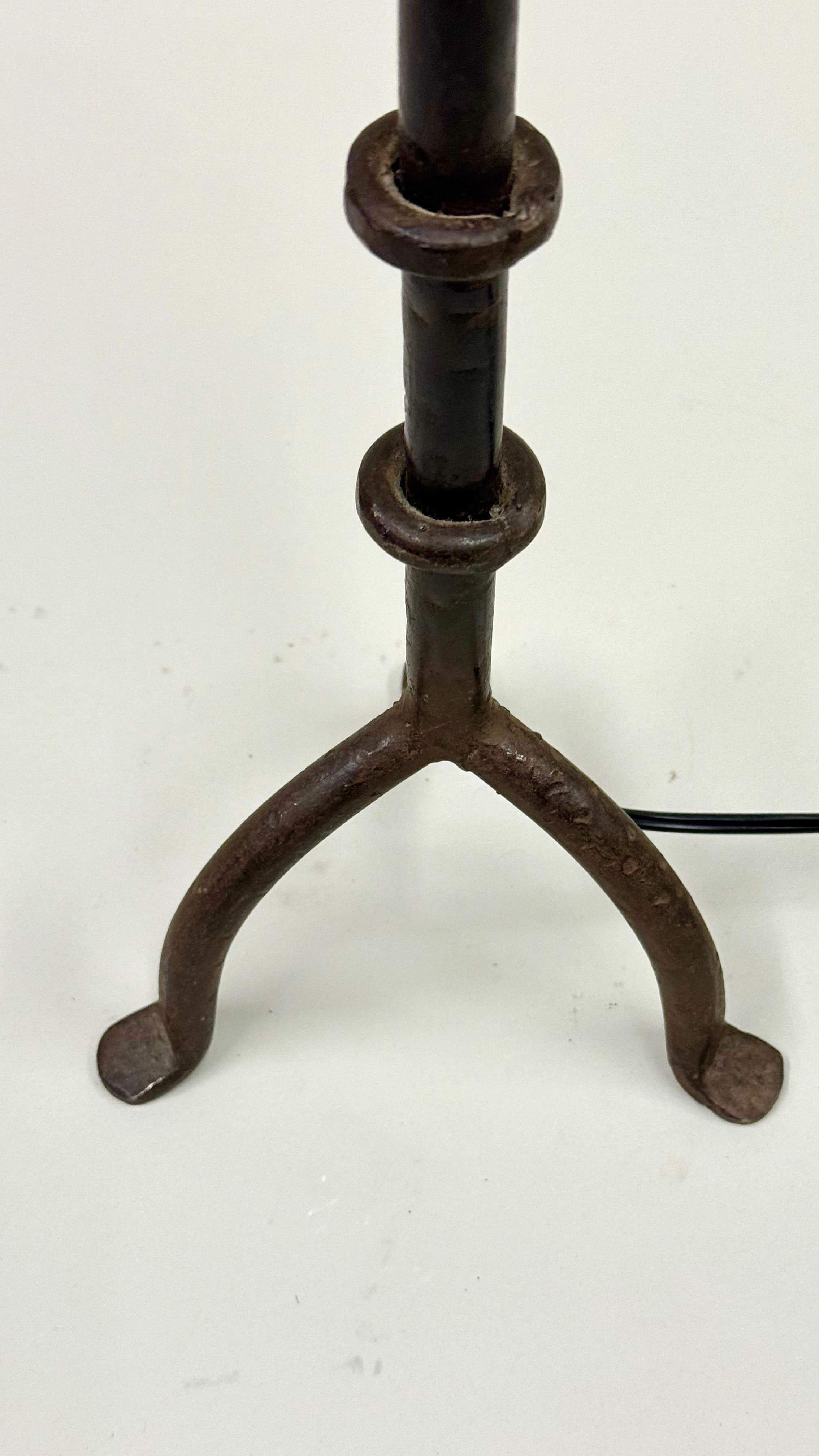 French Mid-Century Wrought Iron Table Lamps in the Style of Giacometti For Sale 4