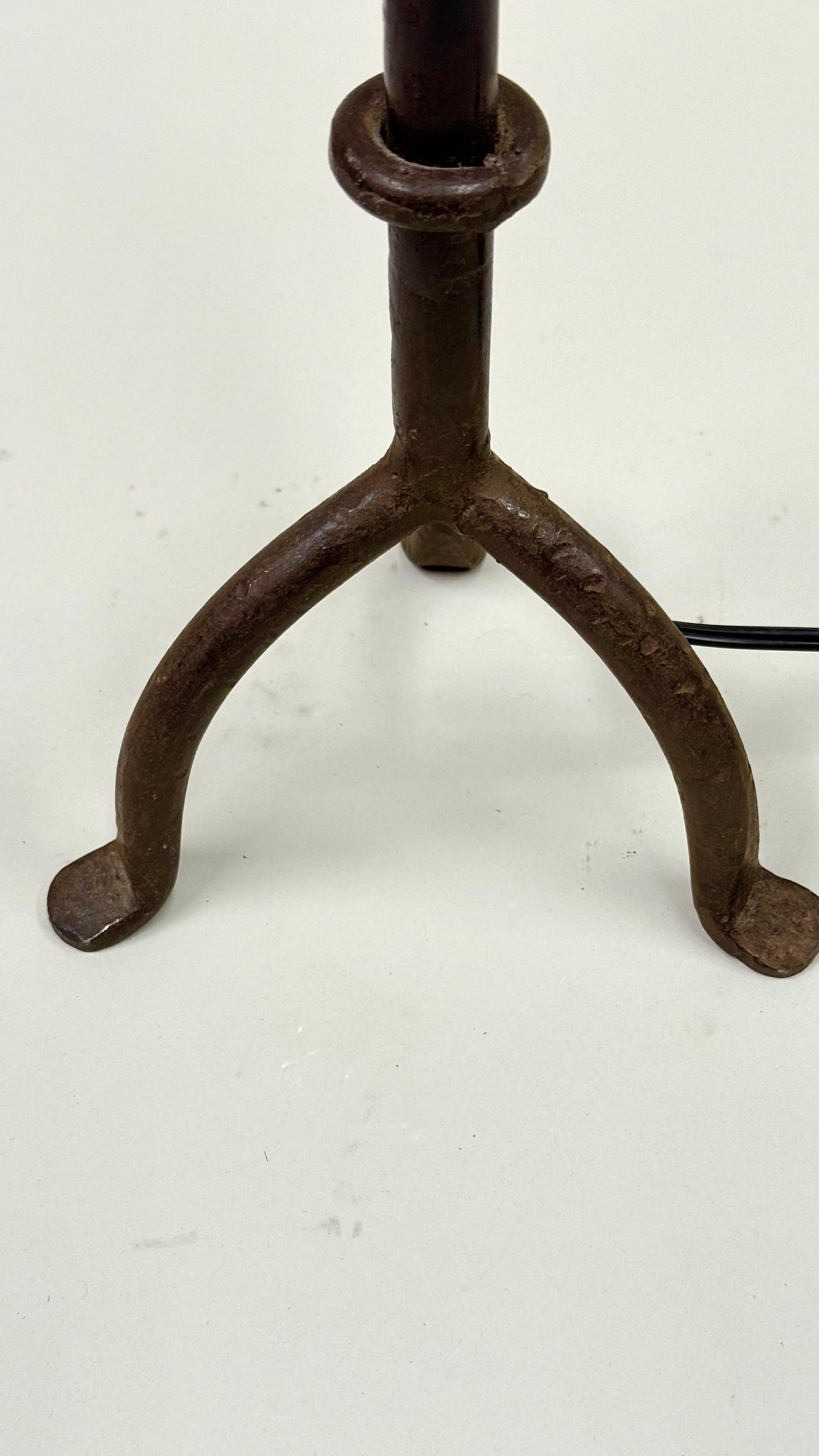 French Mid-Century Wrought Iron Table Lamps in the Style of Giacometti For Sale 5