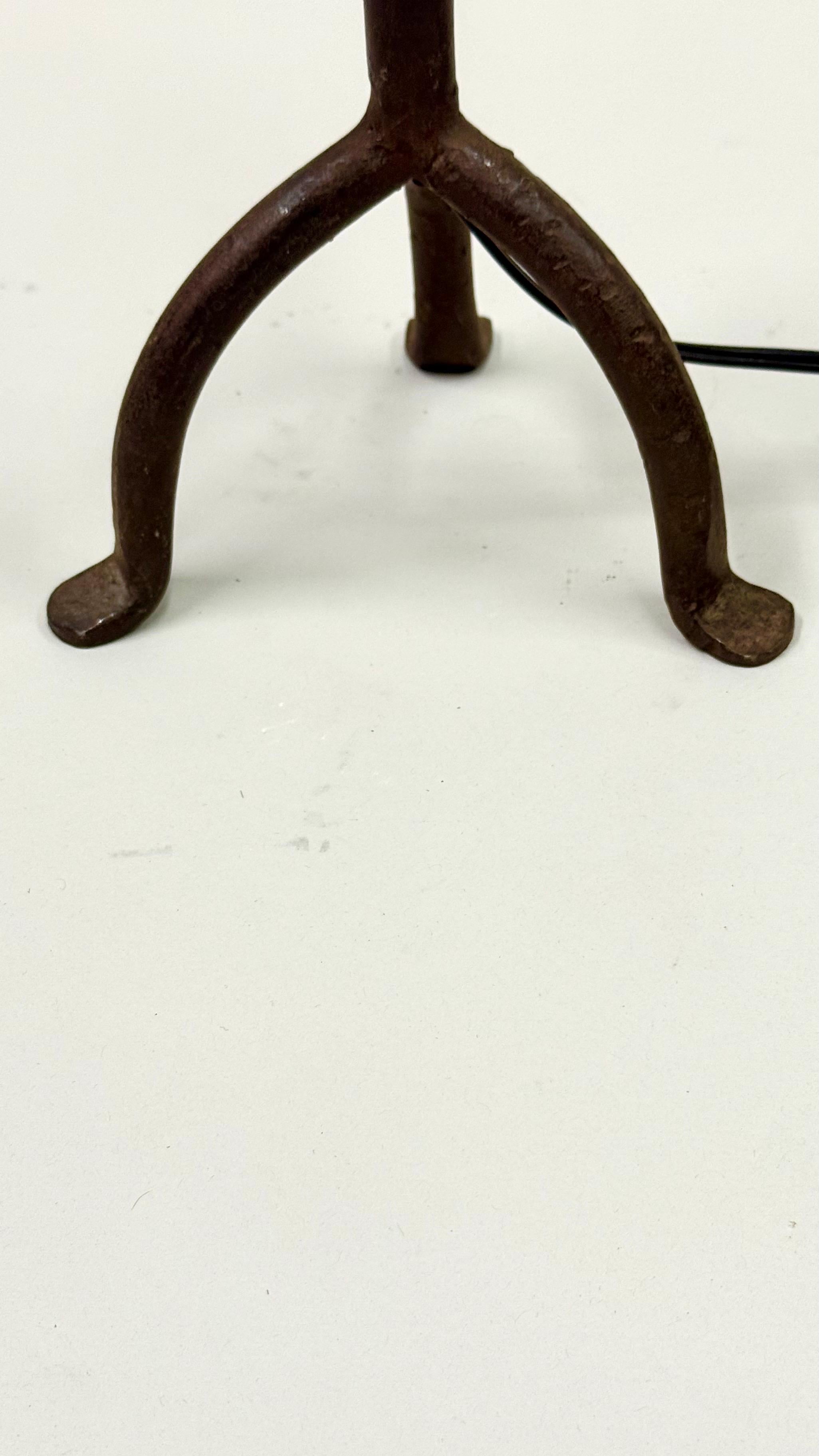 French Mid-Century Wrought Iron Table Lamps in the Style of Giacometti For Sale 6