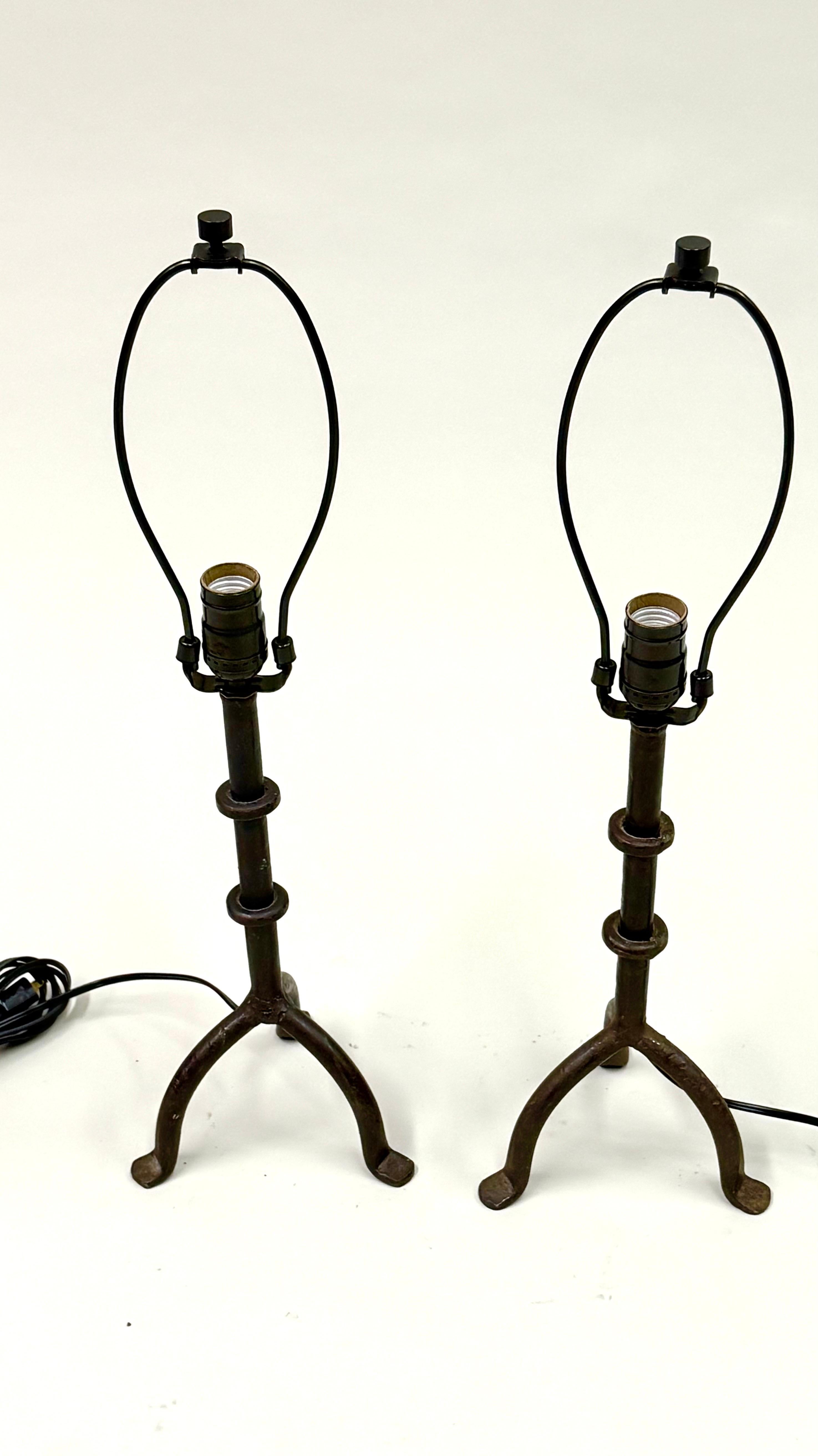 Hammered French Mid-Century Wrought Iron Table Lamps in the Style of Giacometti For Sale