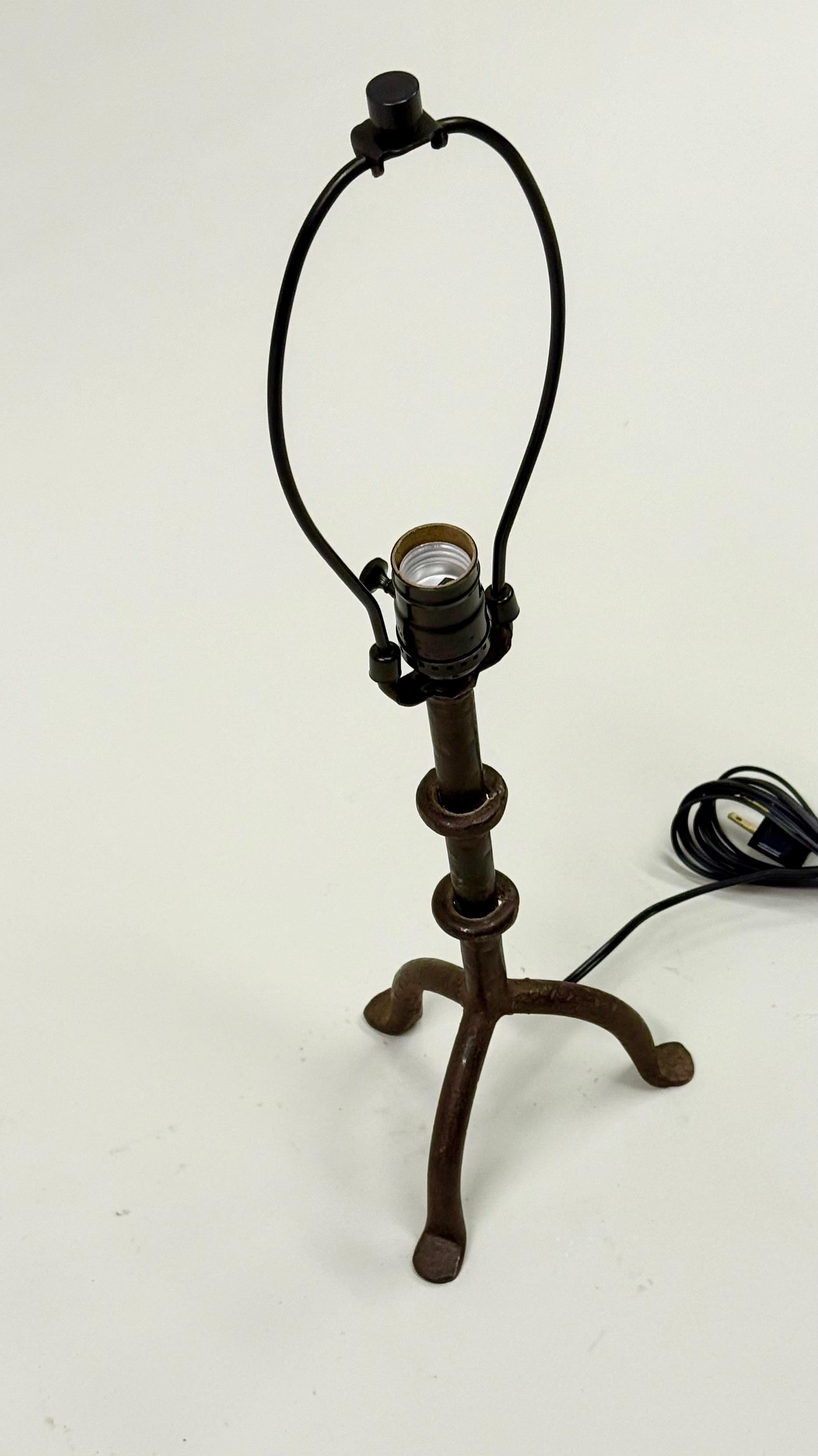 20th Century French Mid-Century Wrought Iron Table Lamps in the Style of Giacometti For Sale