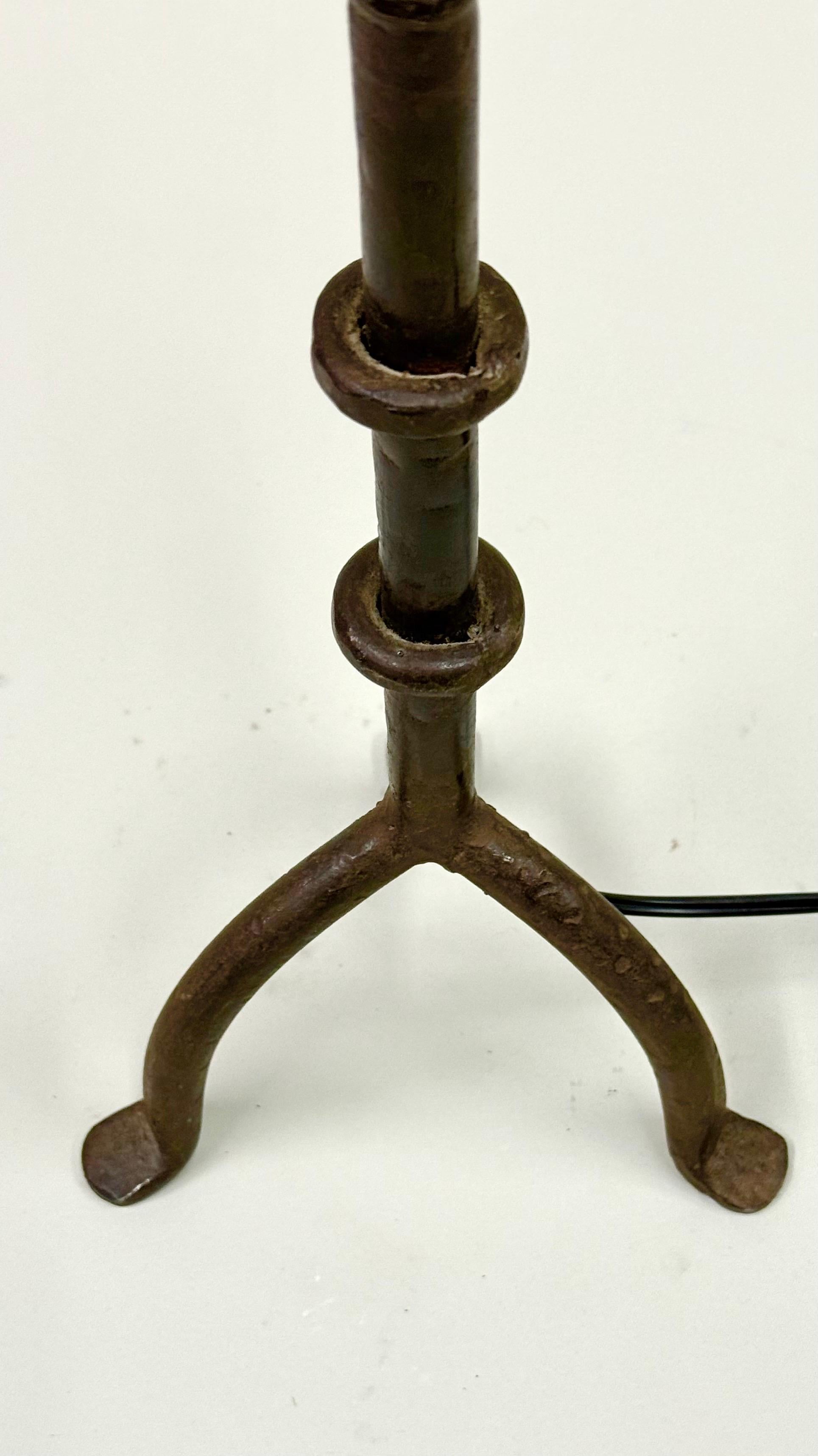French Mid-Century Wrought Iron Table Lamps in the Style of Giacometti For Sale 2