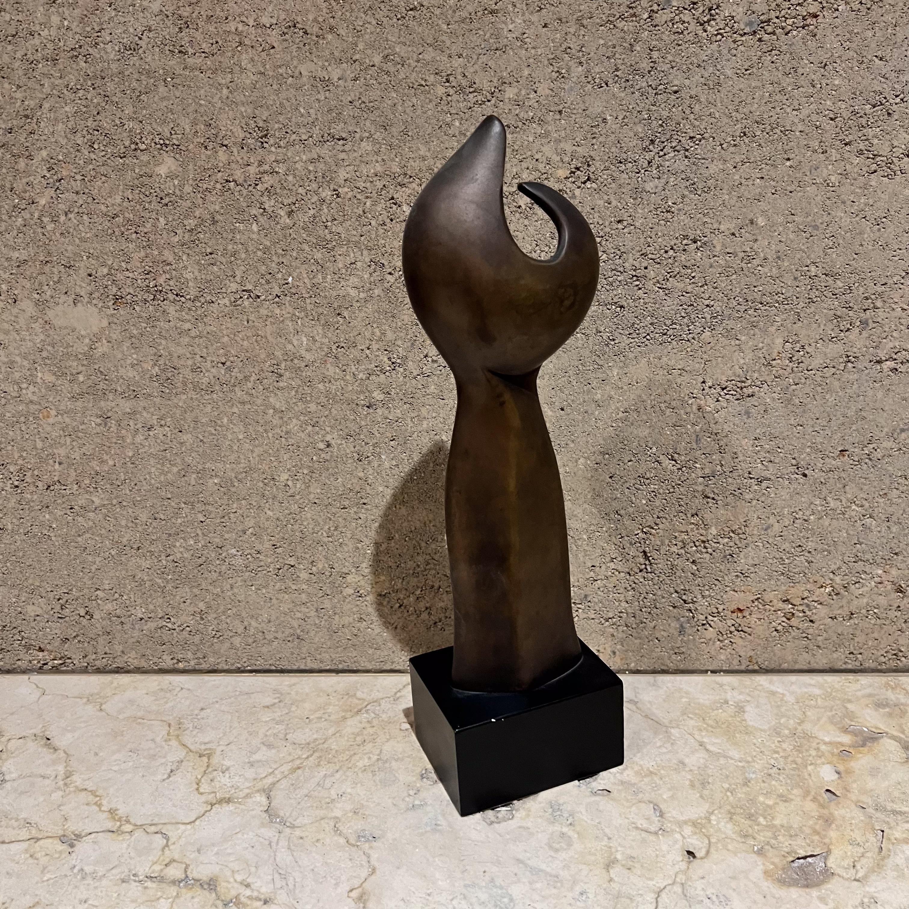 Mid-Century moderno Scultura astratta francese in bronzo del Medioevo in vendita
