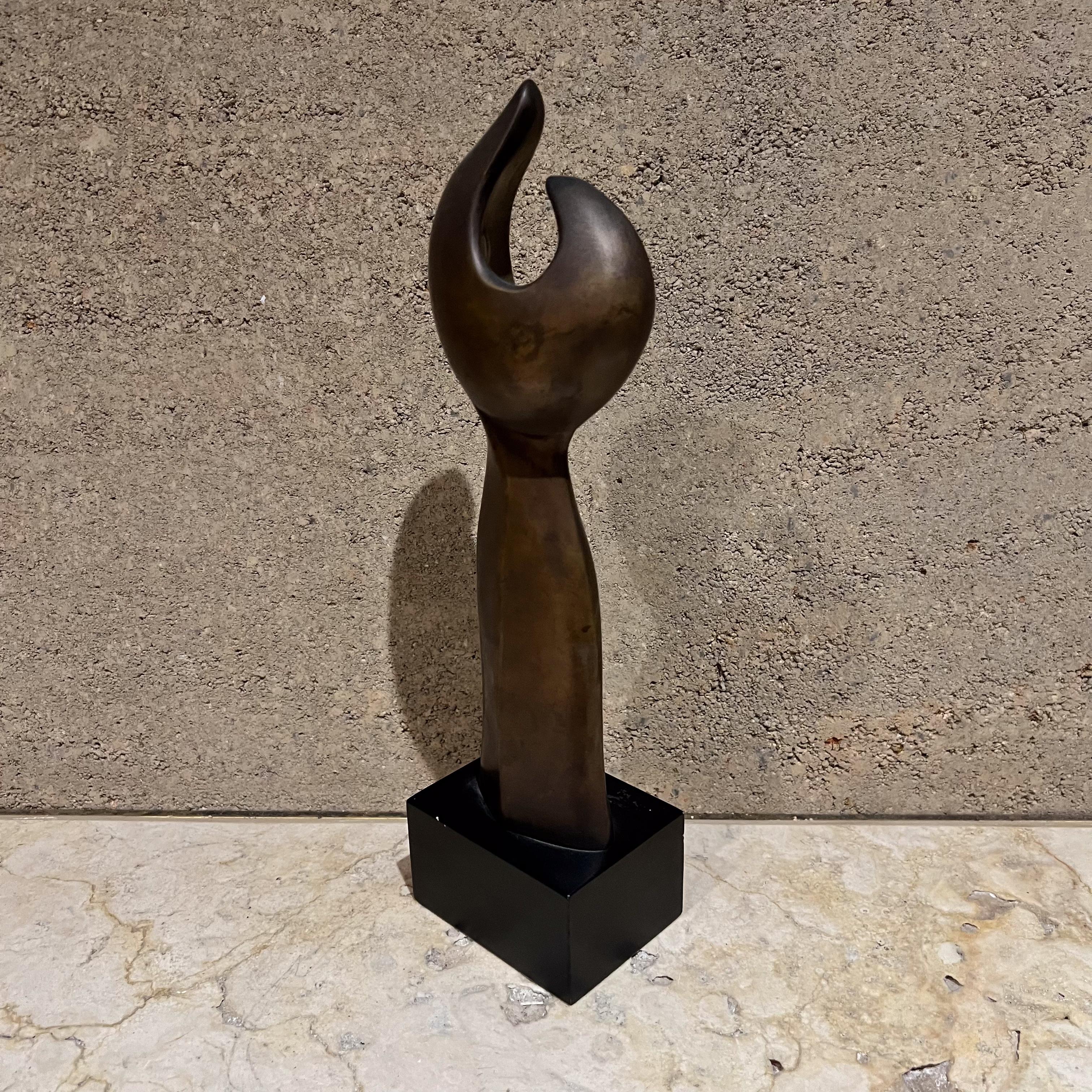 XX secolo Scultura astratta francese in bronzo del Medioevo in vendita