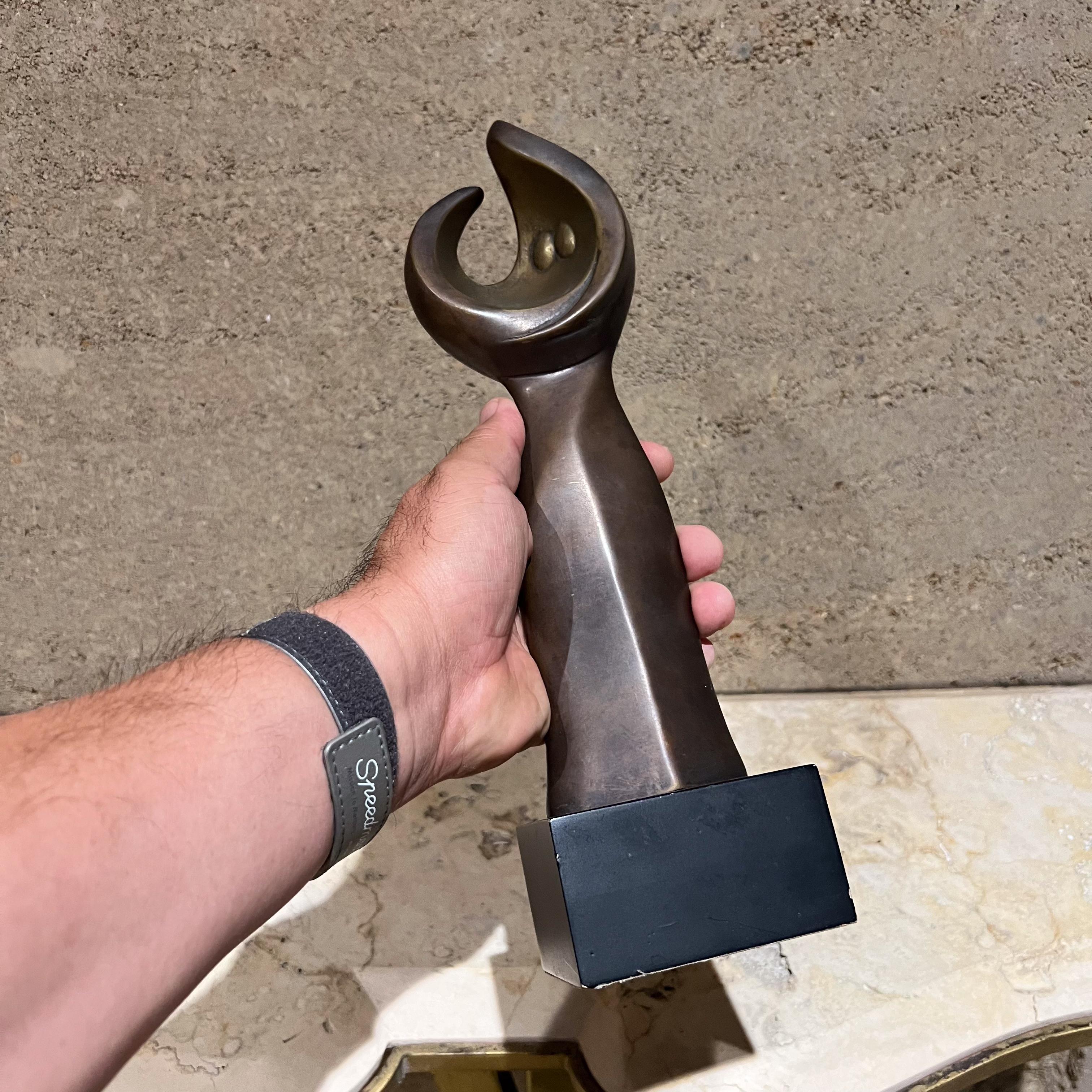 Scultura astratta francese in bronzo del Medioevo in vendita 3