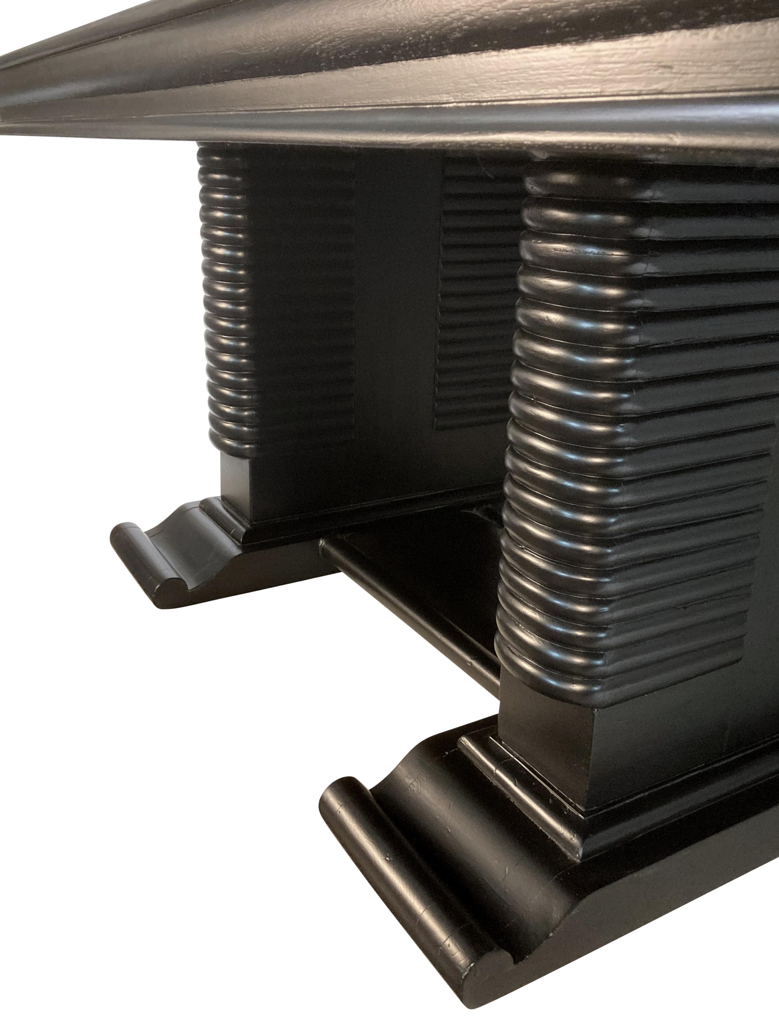 Mesa de comedor francesa de mediados de siglo lacada en negro en Bueno estado para la venta en Kent, Dover