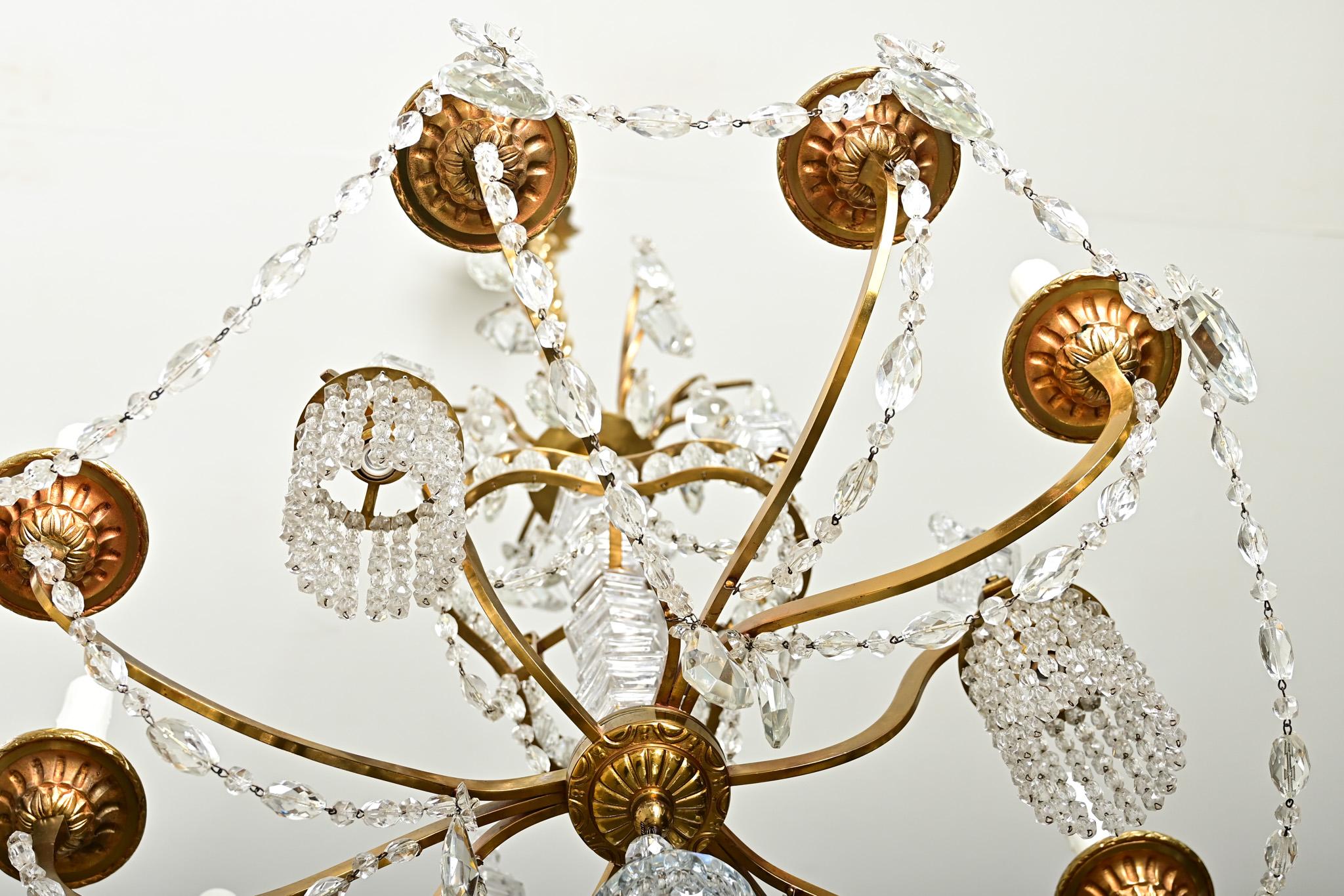 Lampadario francese del Medioevo in ottone e cristallo 2