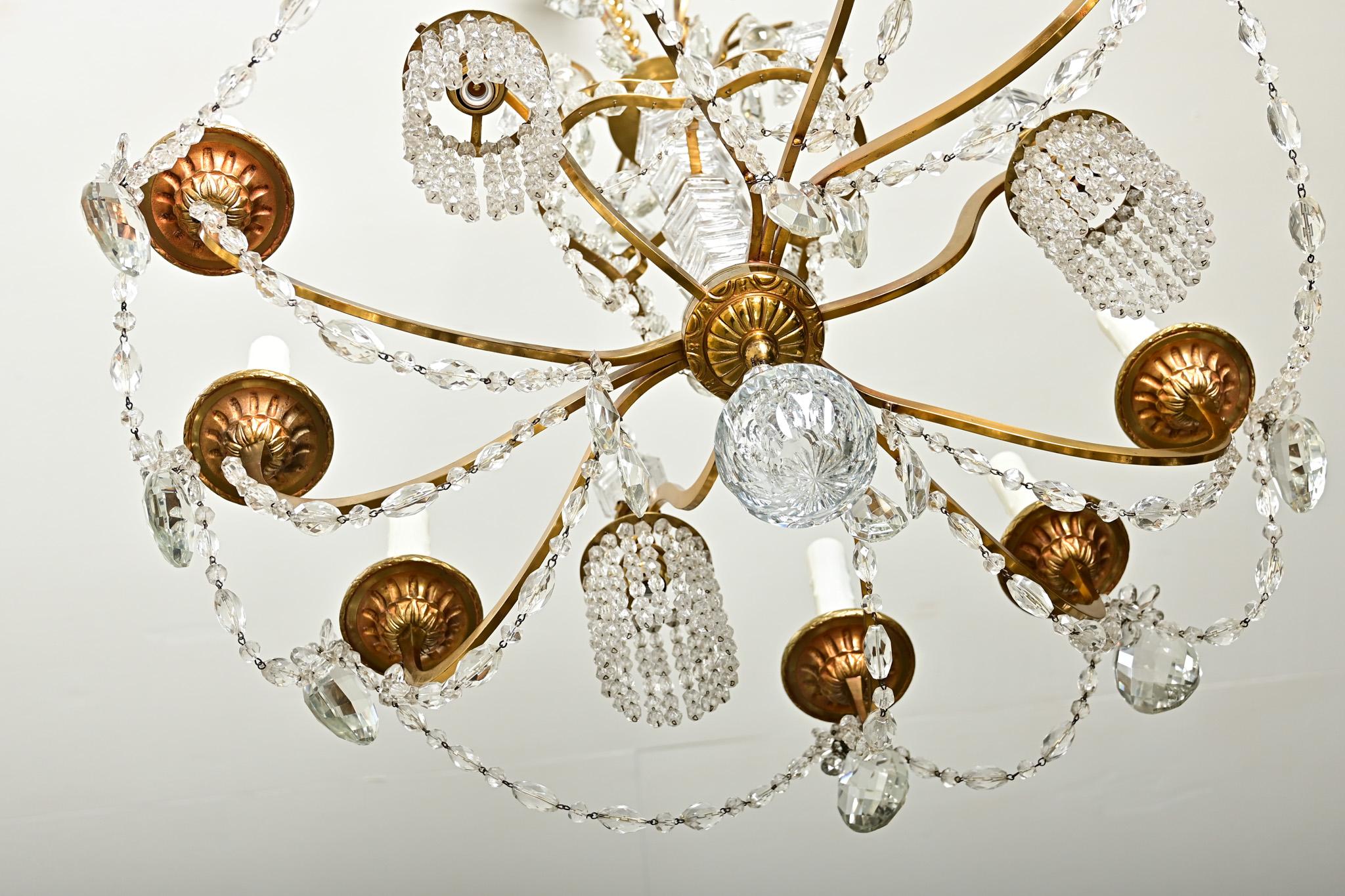 Lampadario francese del Medioevo in ottone e cristallo 3