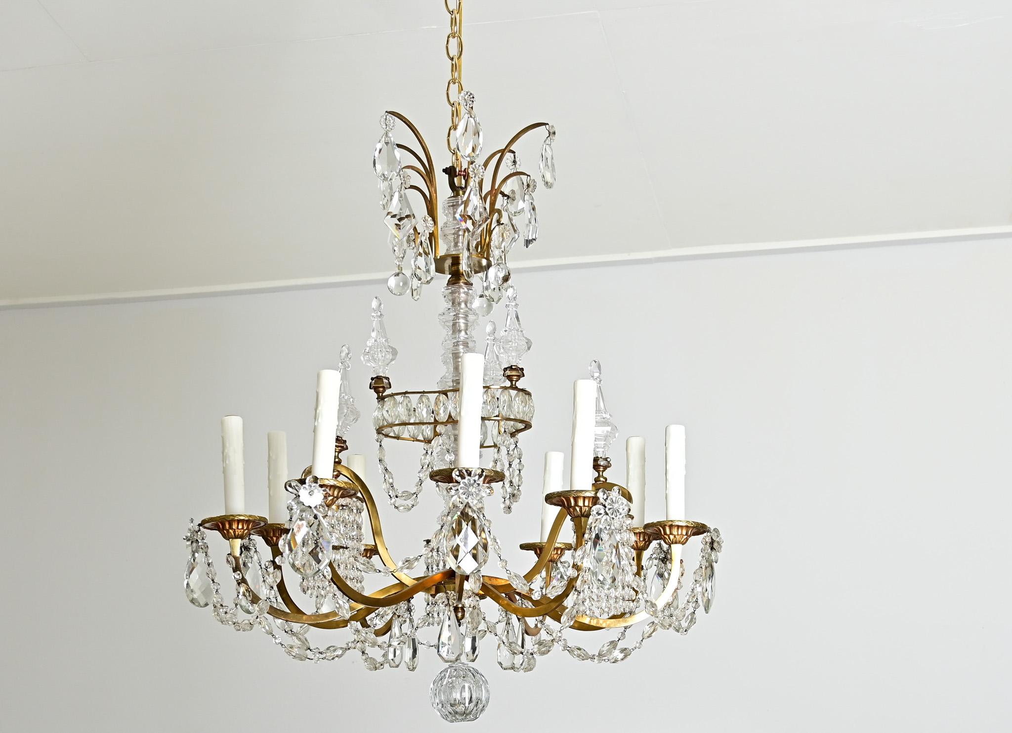 Lampadario francese del Medioevo in ottone e cristallo 6