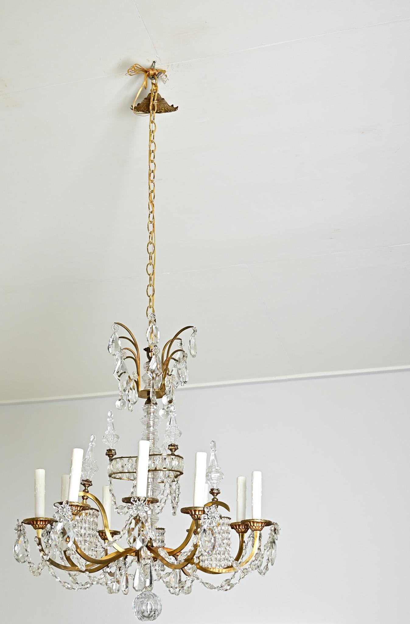 Lampadario francese del Medioevo in ottone e cristallo 7