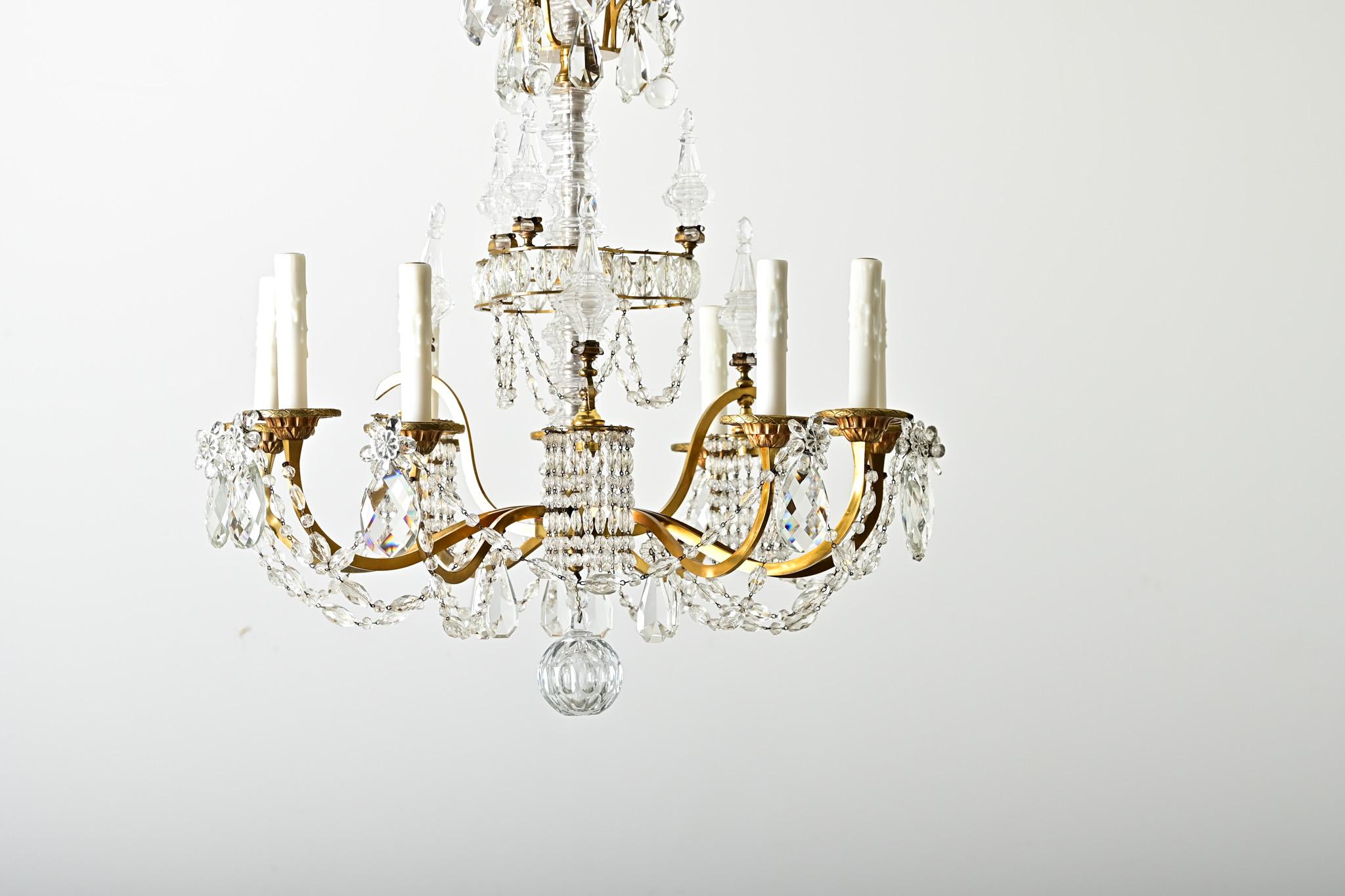 Luigi XVI Lampadario francese del Medioevo in ottone e cristallo