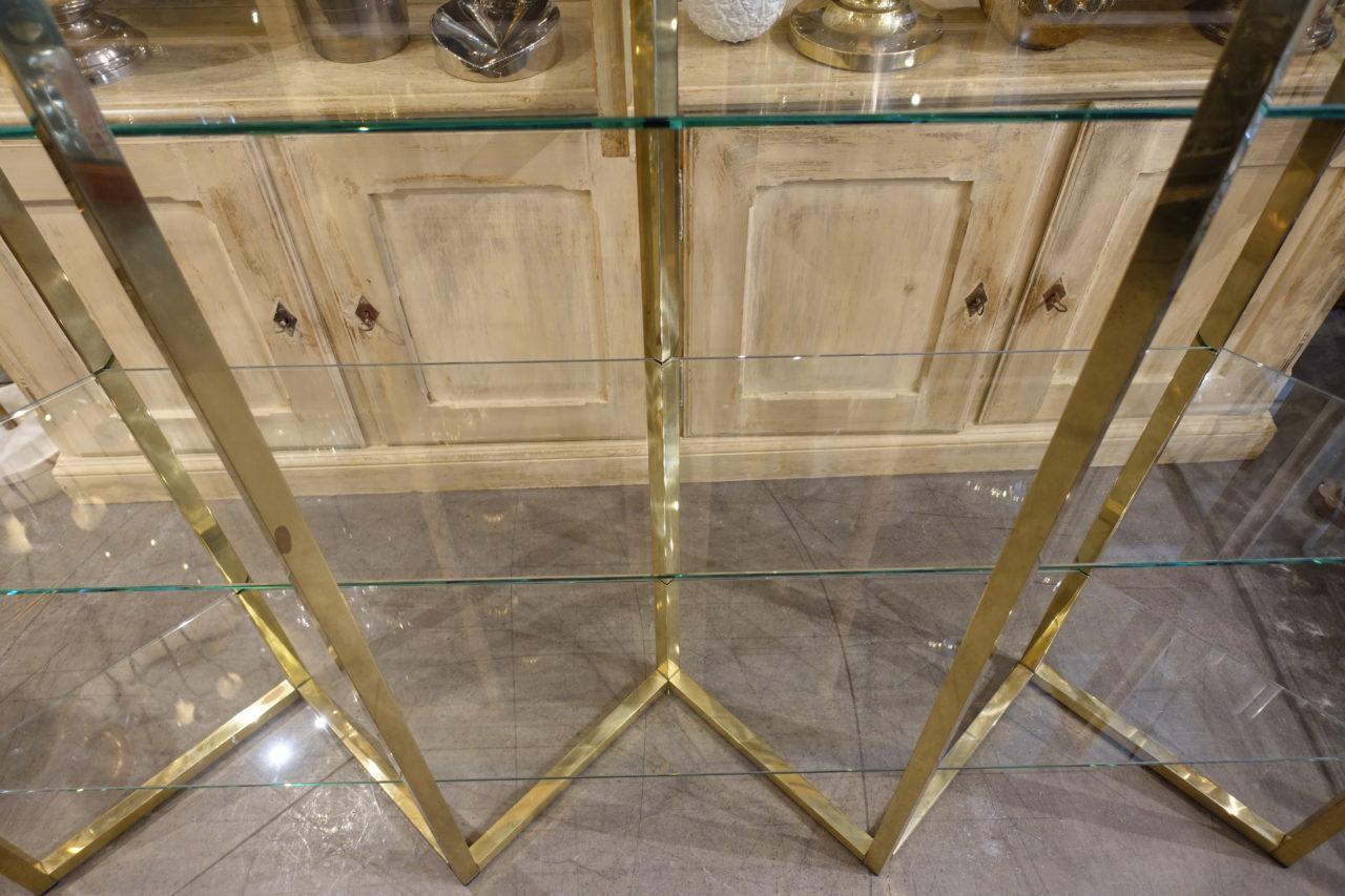 French Midcentury Brass and Glass Angular Formed Shelving Unit For Sale 3