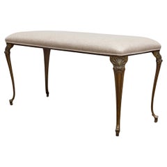 Panchina francese del Medioevo in ottone con motivo a conchiglia e rivestimento in lino personalizzato
