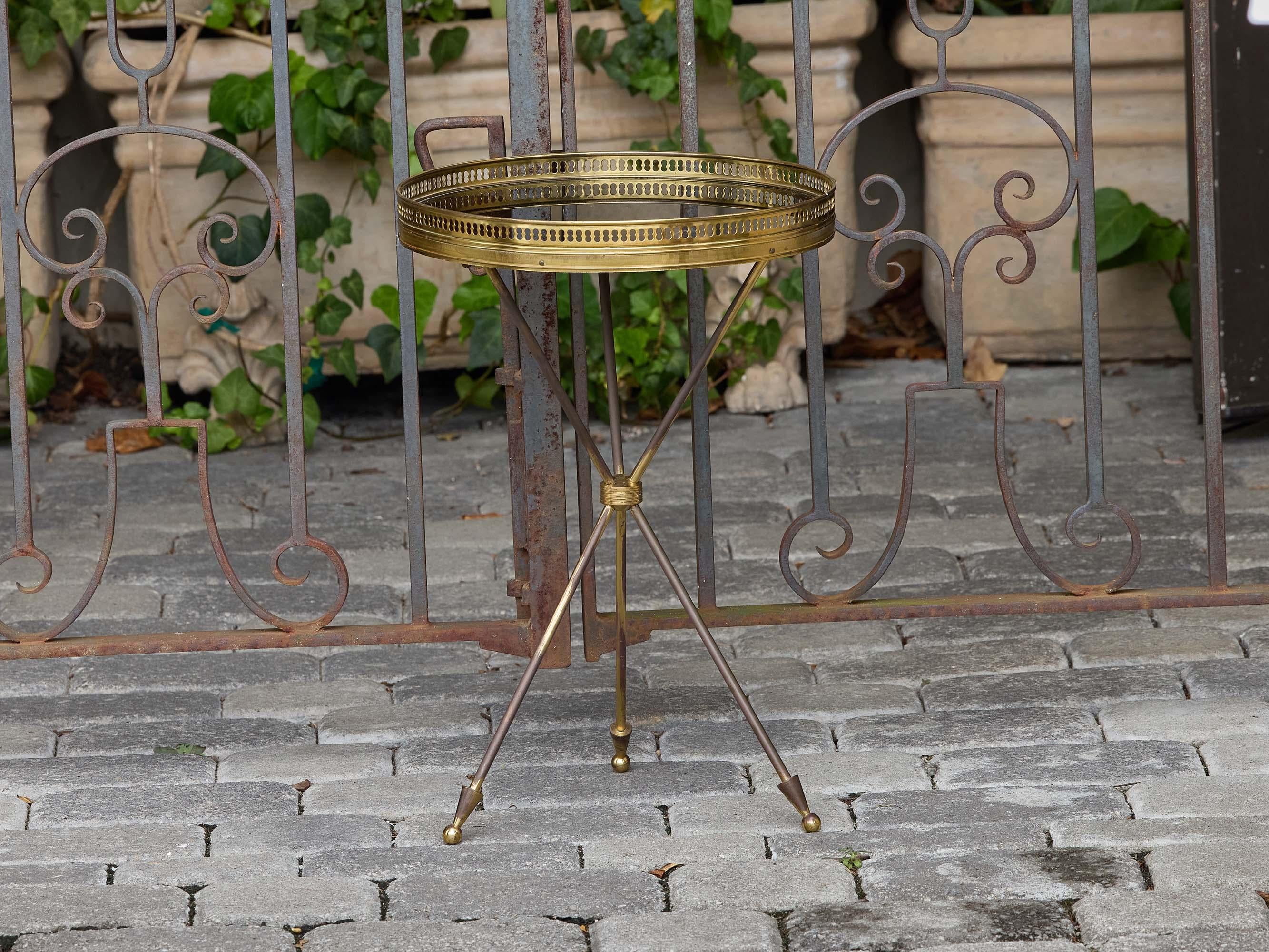 French Midcentury Brass Gueridon Side Table with Mirrored Top and Tripod Base For Sale 3