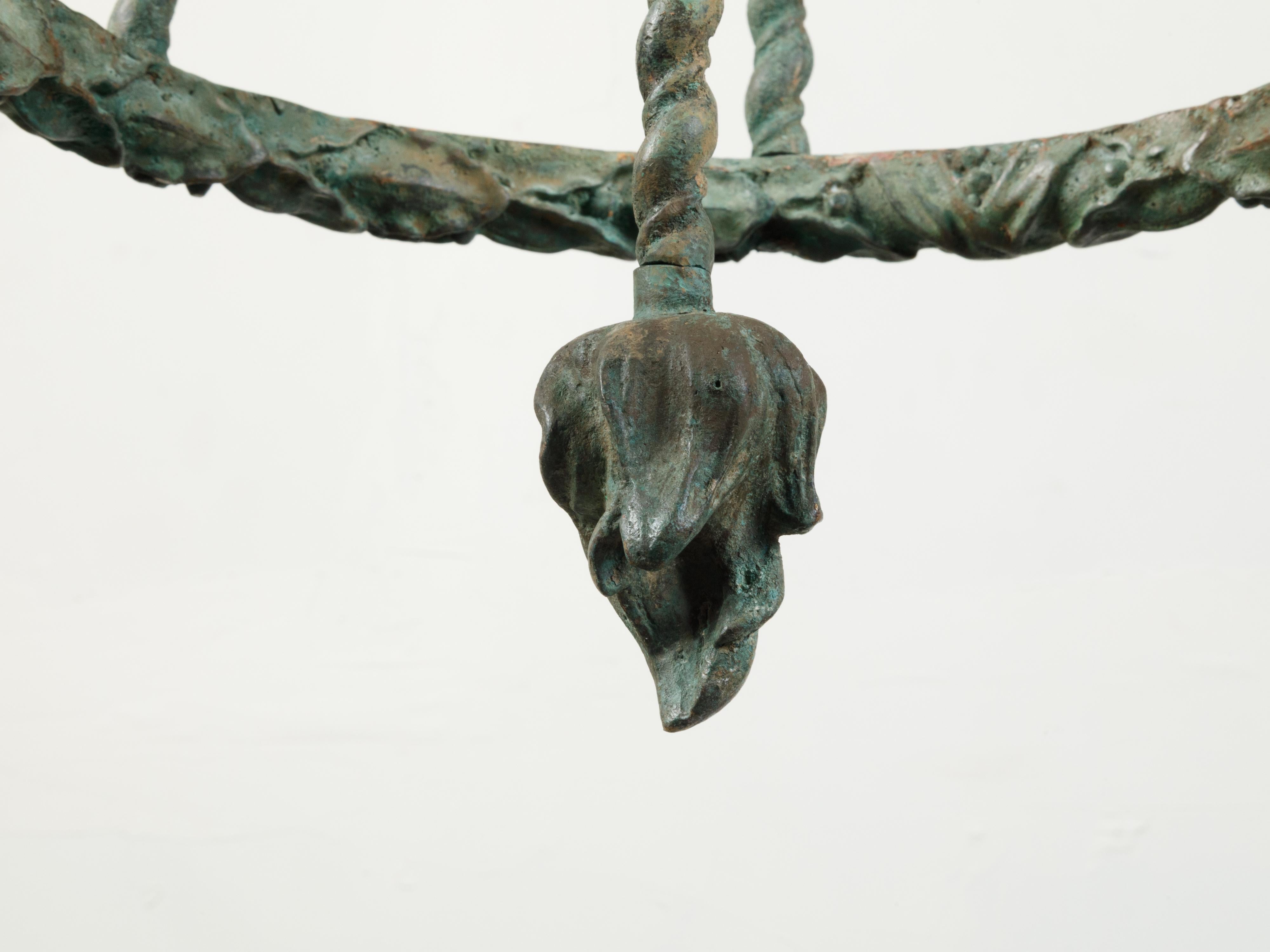 Français Lanterne à trois lumières en bronze de style français du milieu du siècle dernier avec patine vert-de-gris en vente