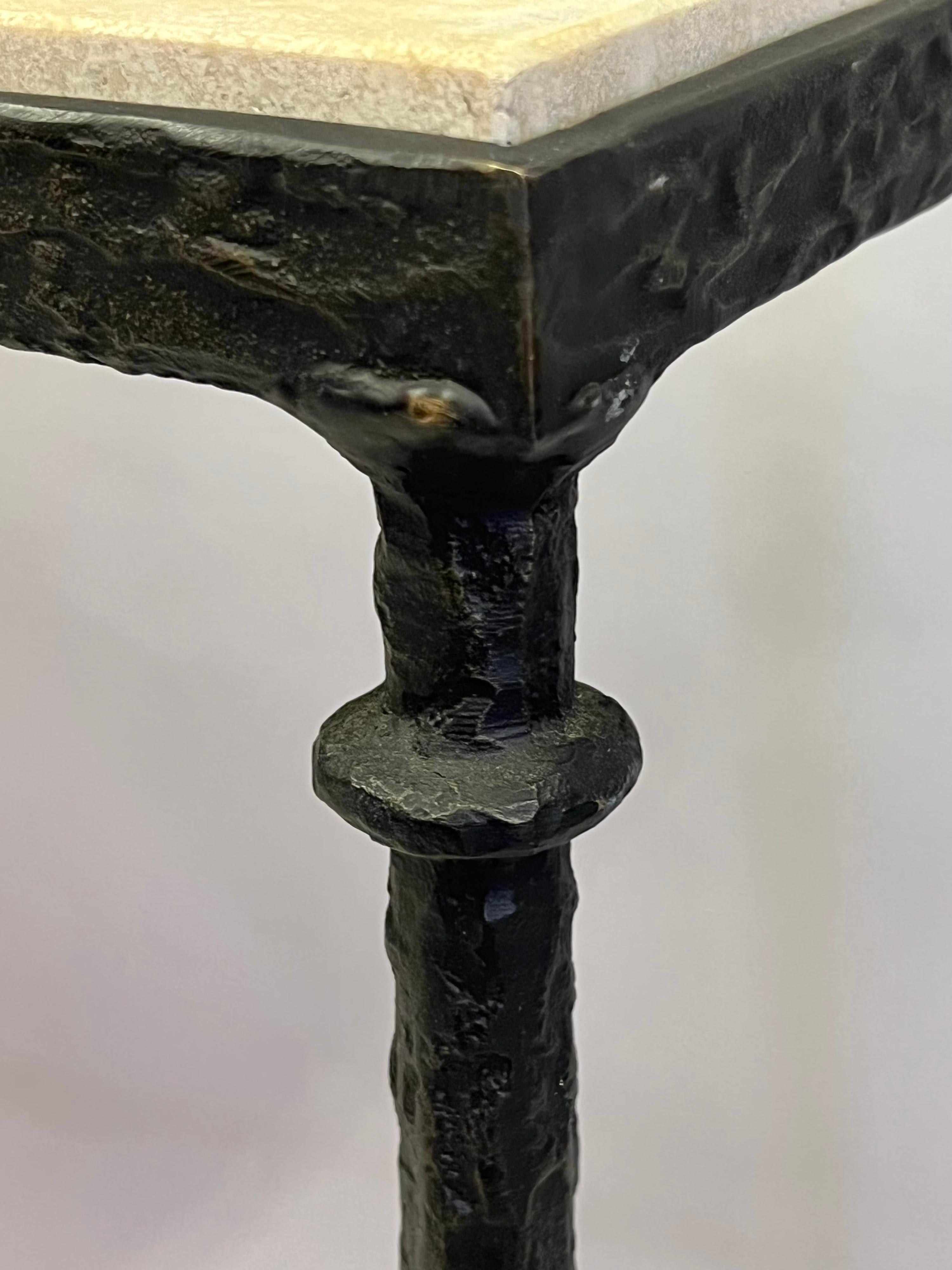 Consola francesa de mediados de siglo en bronce y travertino, Jean-Michel Frank en venta 11