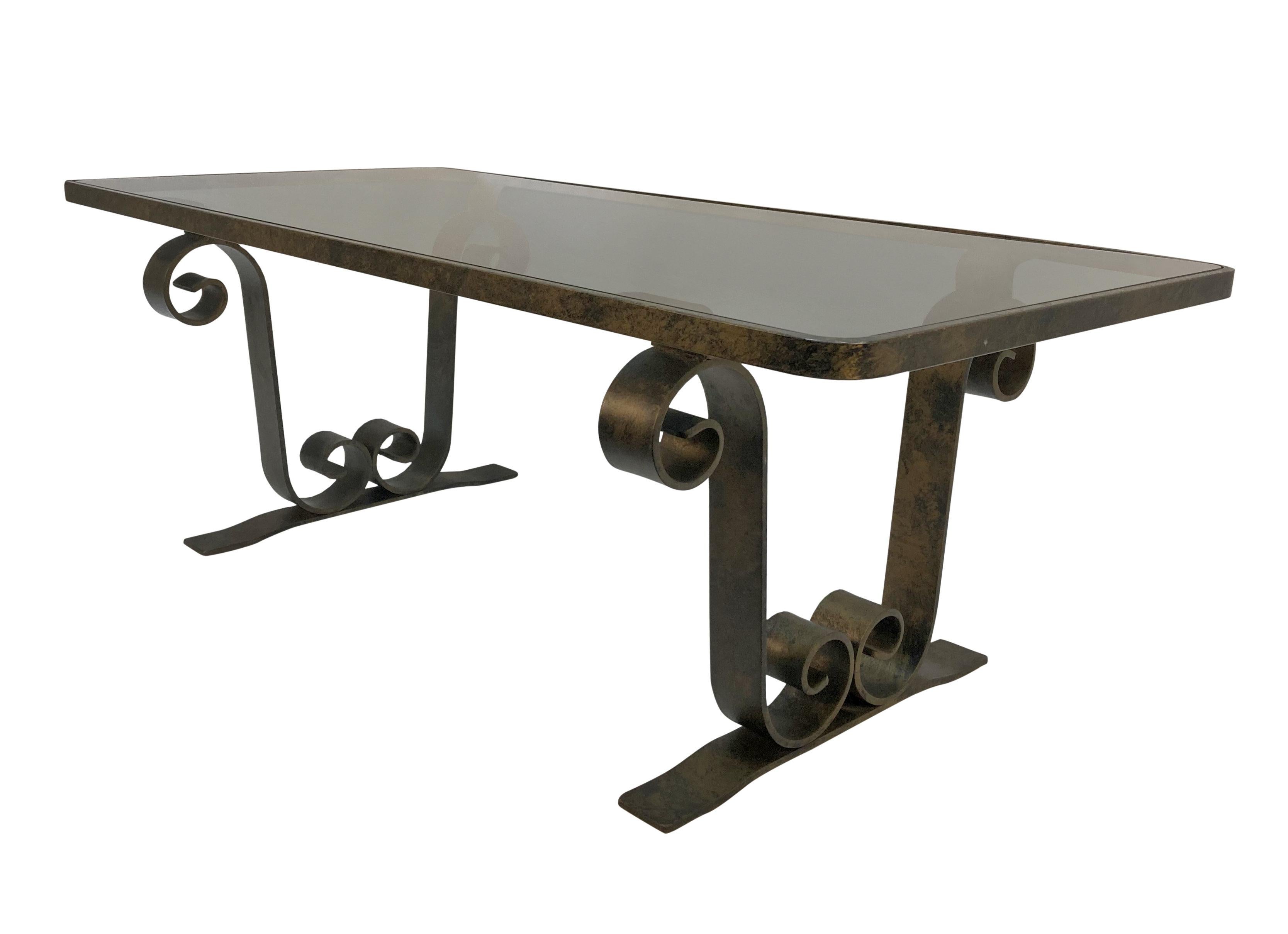 Français Table d'appoint bronzée française du milieu du siècle en vente