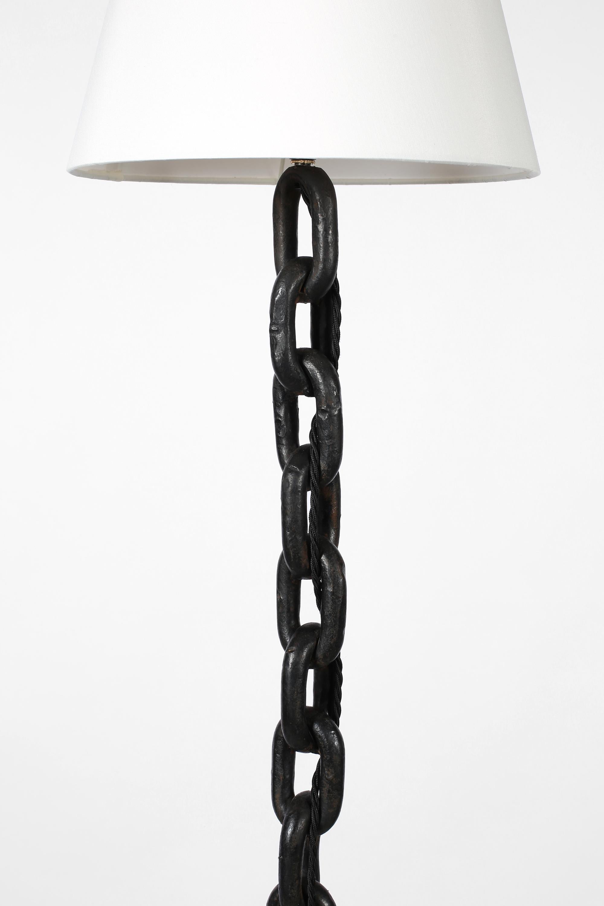European French Midcentury Brutalist Iron Chain Link Table Lamp For Sale