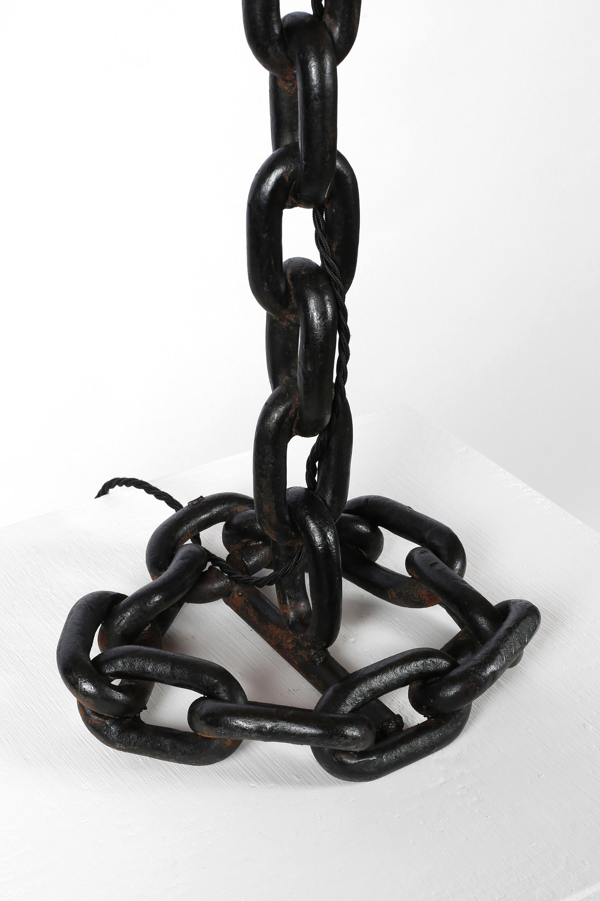 Enamel French Midcentury Brutalist Iron Chain Link Table Lamp For Sale