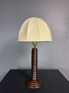 Lampada da tavolo francese in stile brutalista e modernista della metà del secolo, con base a forma di fungo in legno tornito, anni '50