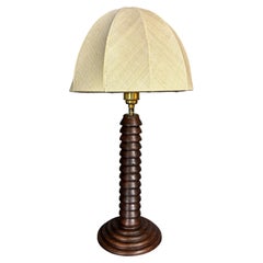 Lampada da tavolo francese in stile brutalista e modernista della metà del secolo, con base a forma di fungo in legno tornito, anni '50