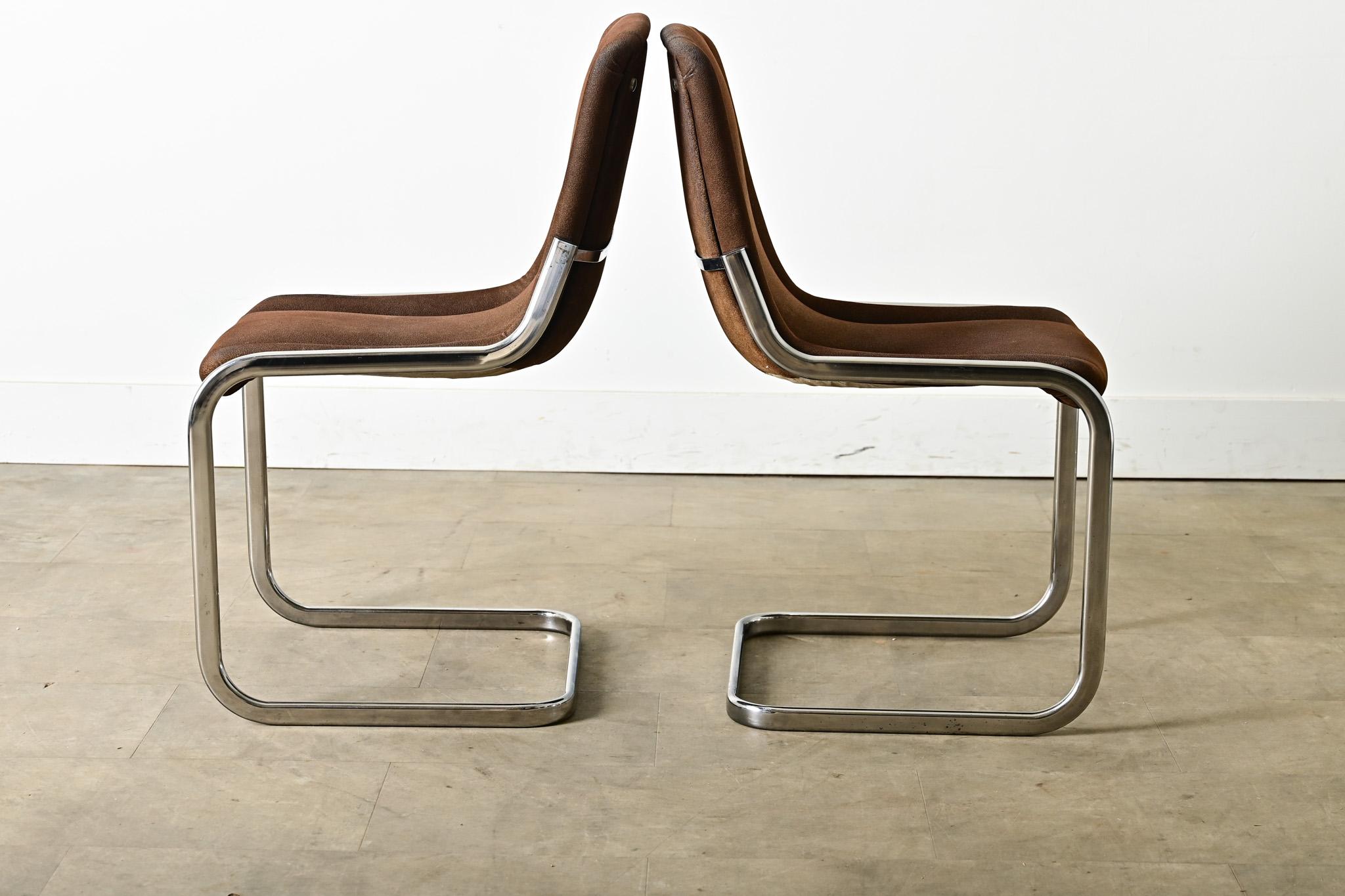 Sedie da pranzo a sbalzo francesi del Medioevo in cromo in vendita 3