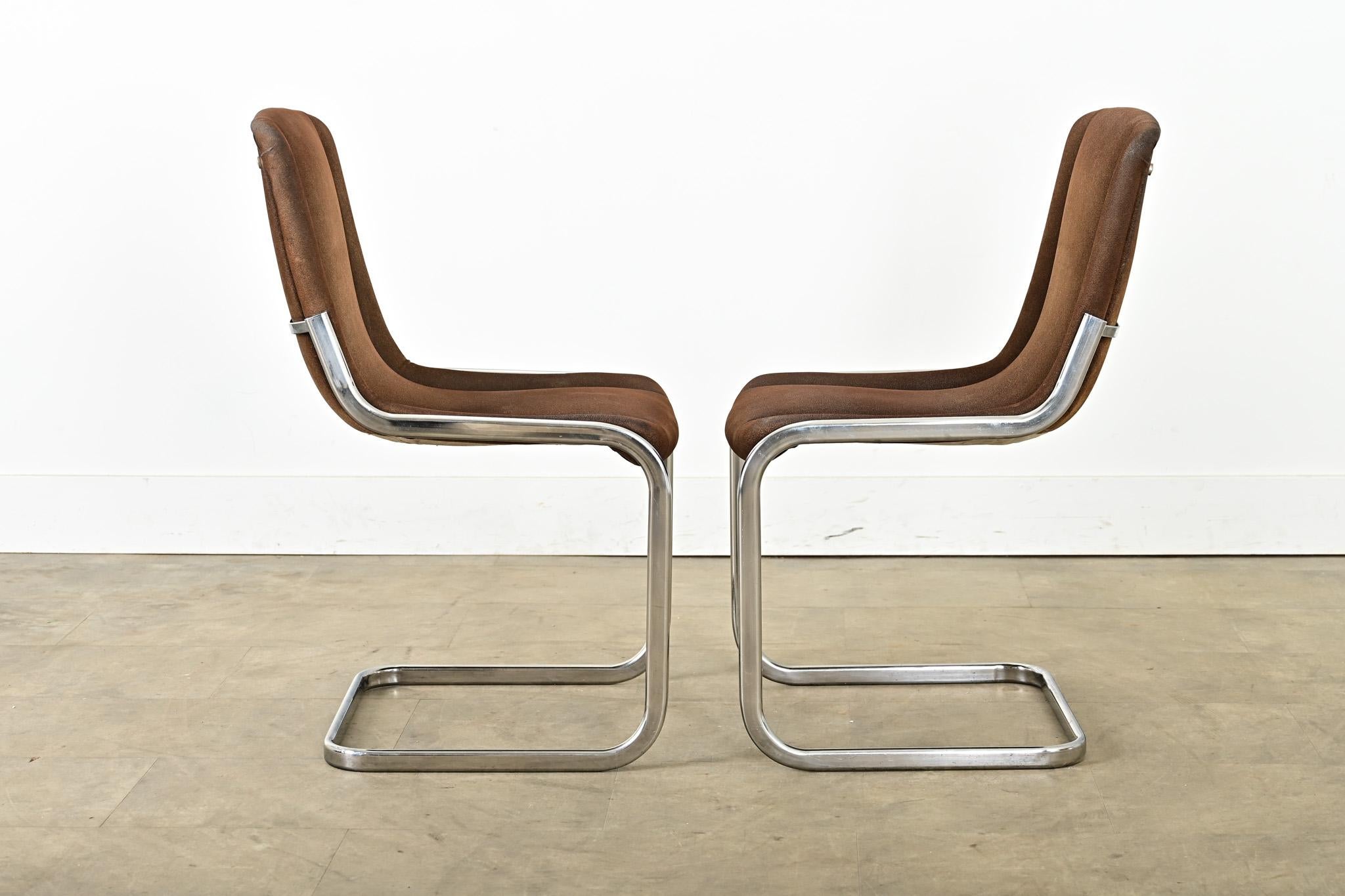 Sedie da pranzo a sbalzo francesi del Medioevo in cromo in vendita 5