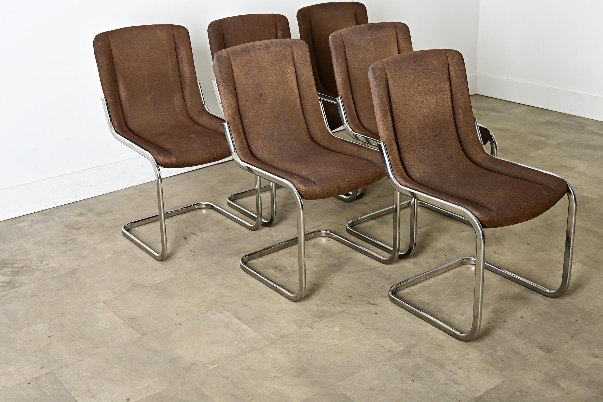 Forgiato Sedie da pranzo a sbalzo francesi del Medioevo in cromo in vendita