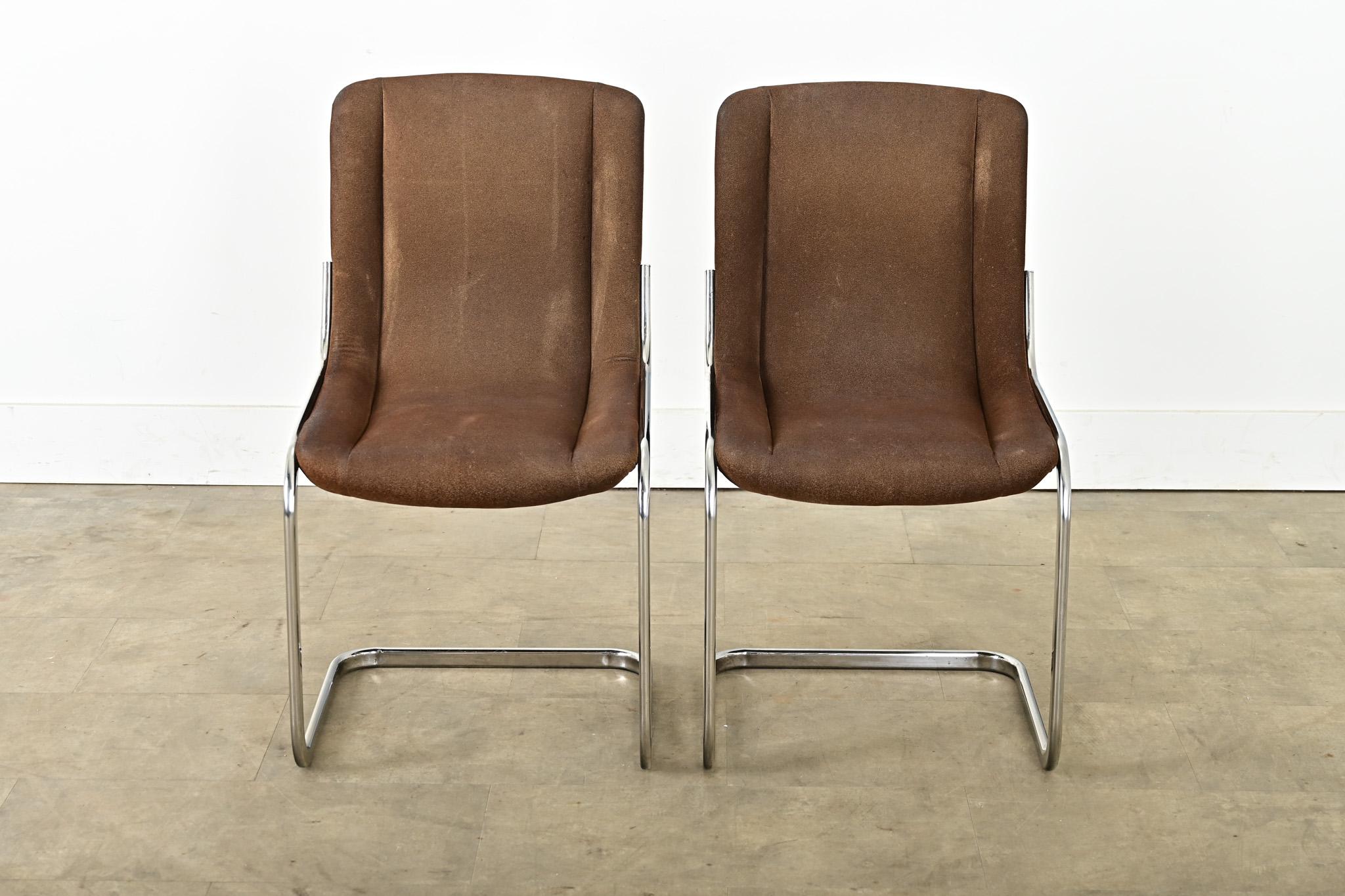 XX secolo Sedie da pranzo a sbalzo francesi del Medioevo in cromo in vendita