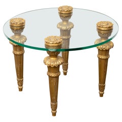 Table à boissons française en bois doré sculpté du milieu du siècle dernier, avec plateau rond en verre et rosettes