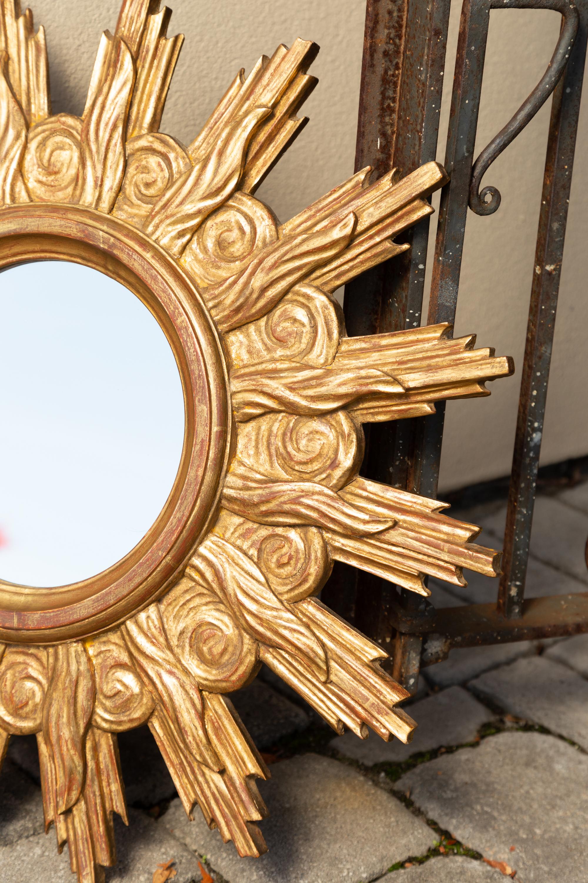 French Midcentury Carved Giltwood Sunburst Mirror with Cloudy Frame For Sale 8