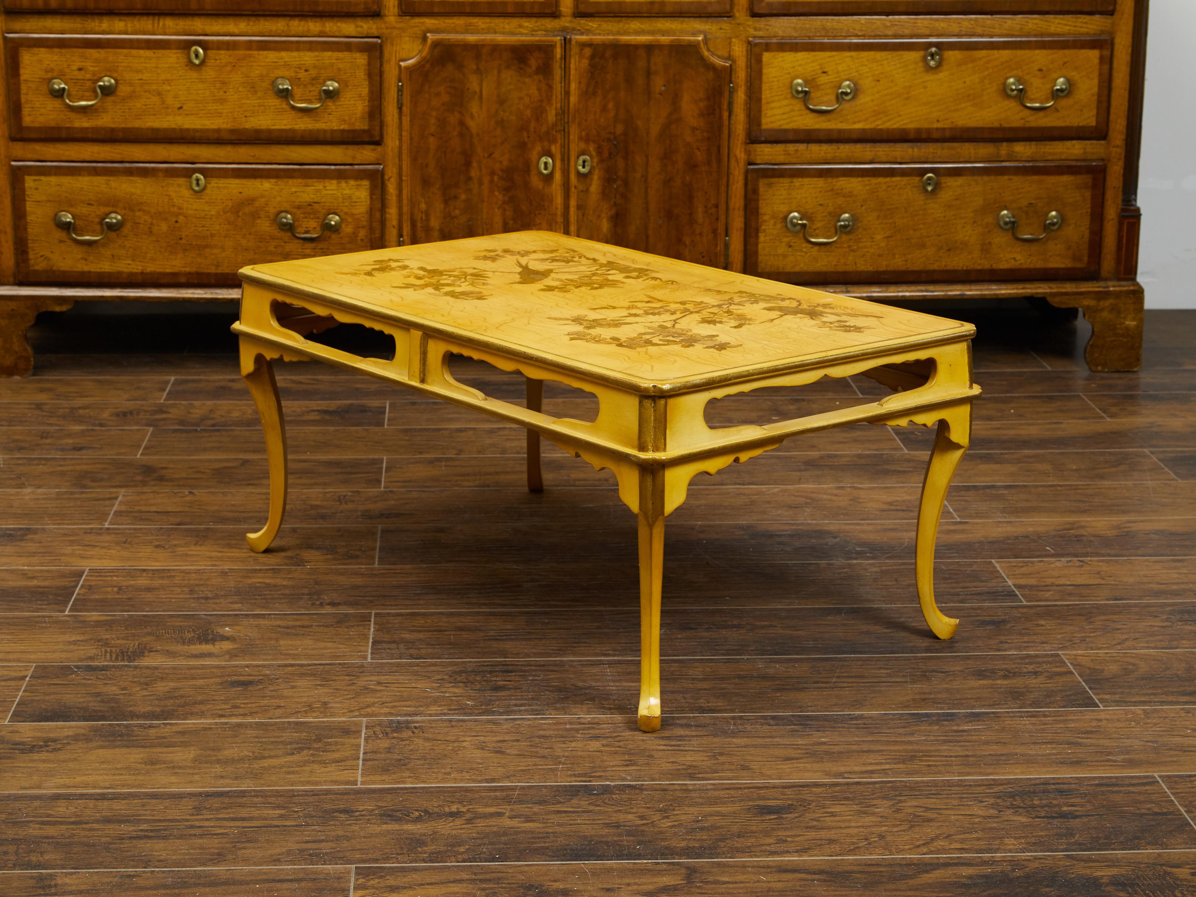 Couchtisch im Chinoiserie-Stil aus der Mitte des Jahrhunderts mit Dekor oder Vögeln aus Laub im Angebot 4