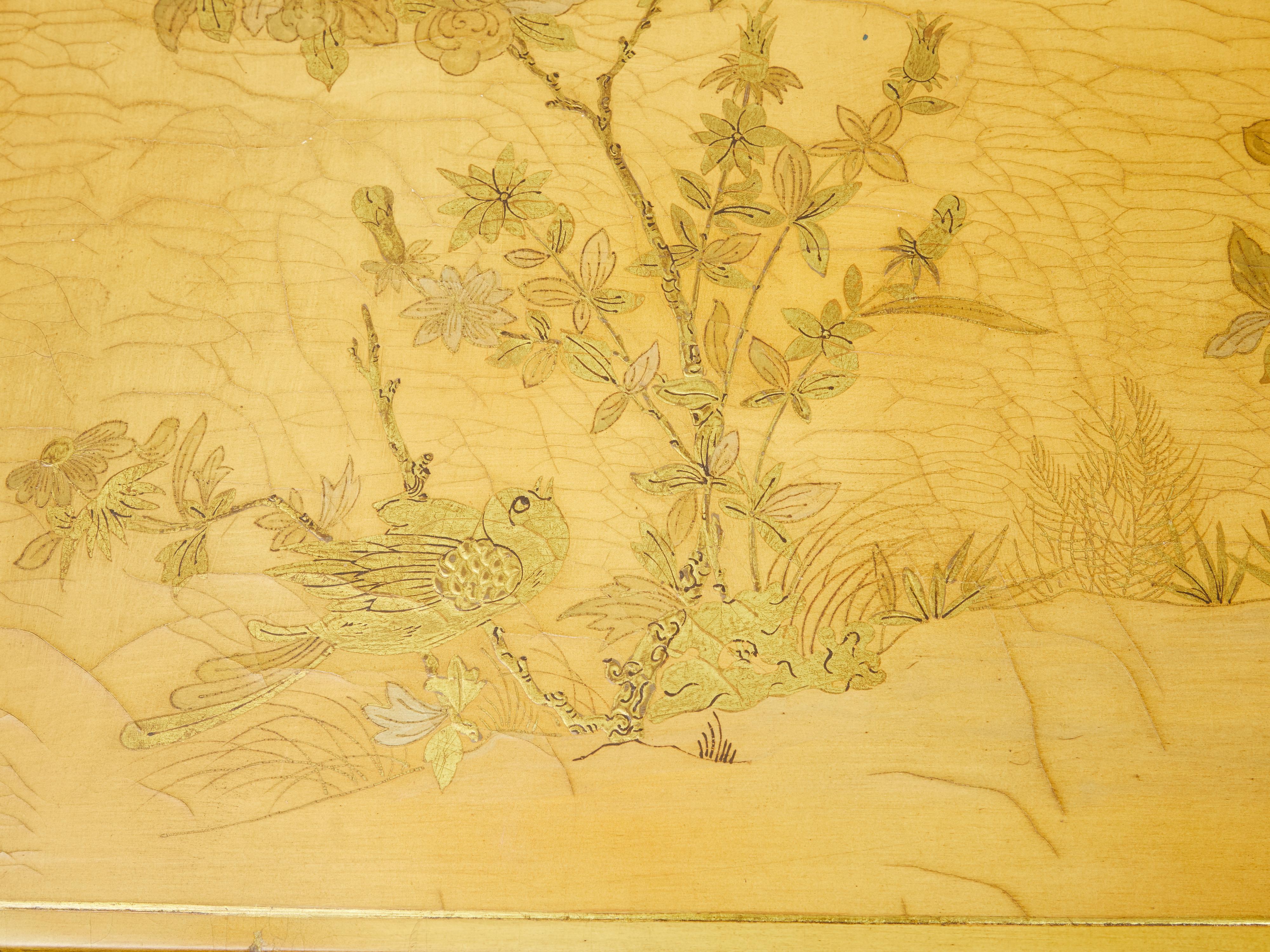 French Midcentury Chinoiserie Style Coffee Table with Décor or Birds in Foliage For Sale 1