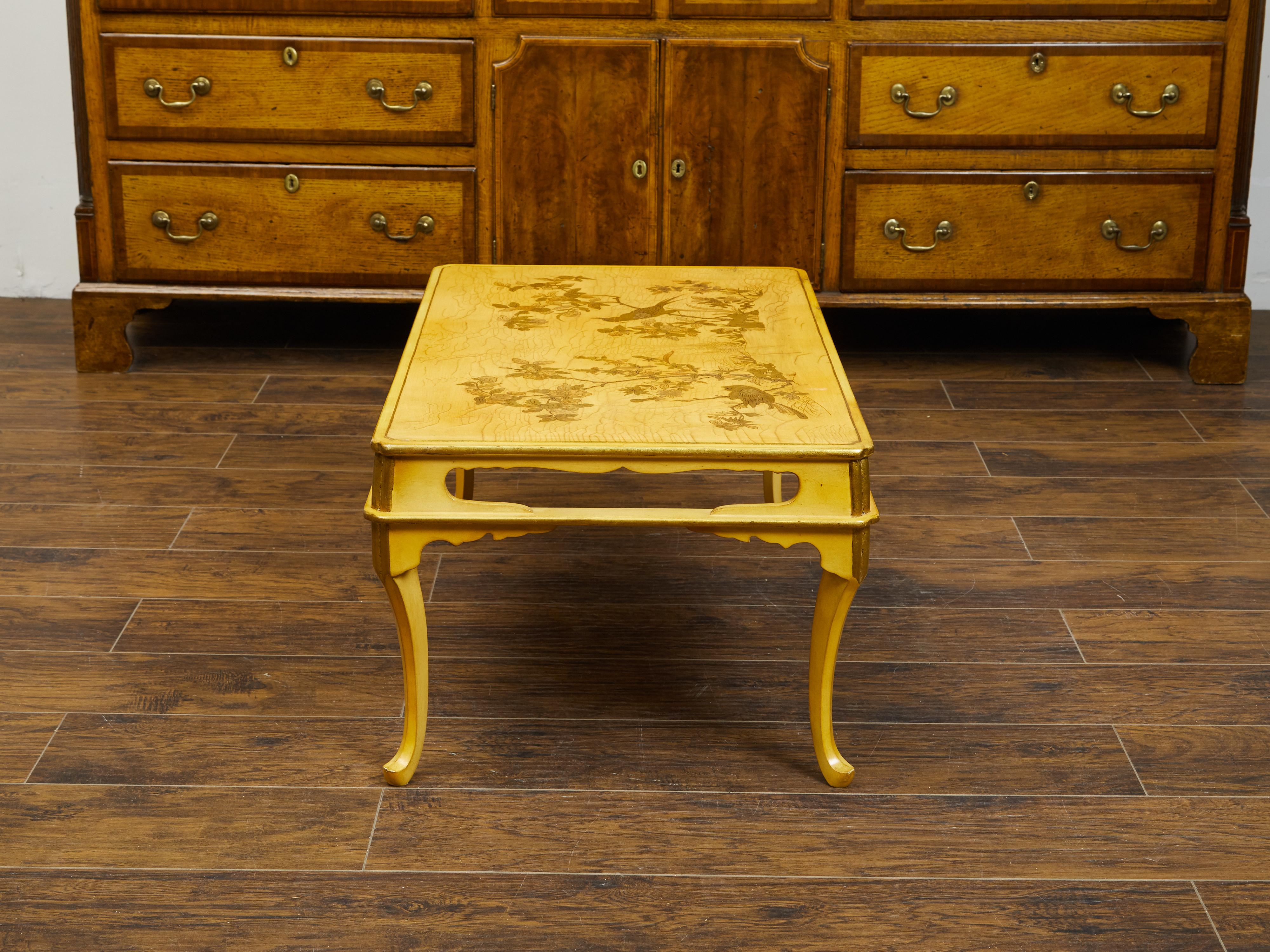 Couchtisch im Chinoiserie-Stil aus der Mitte des Jahrhunderts mit Dekor oder Vögeln aus Laub im Angebot 3