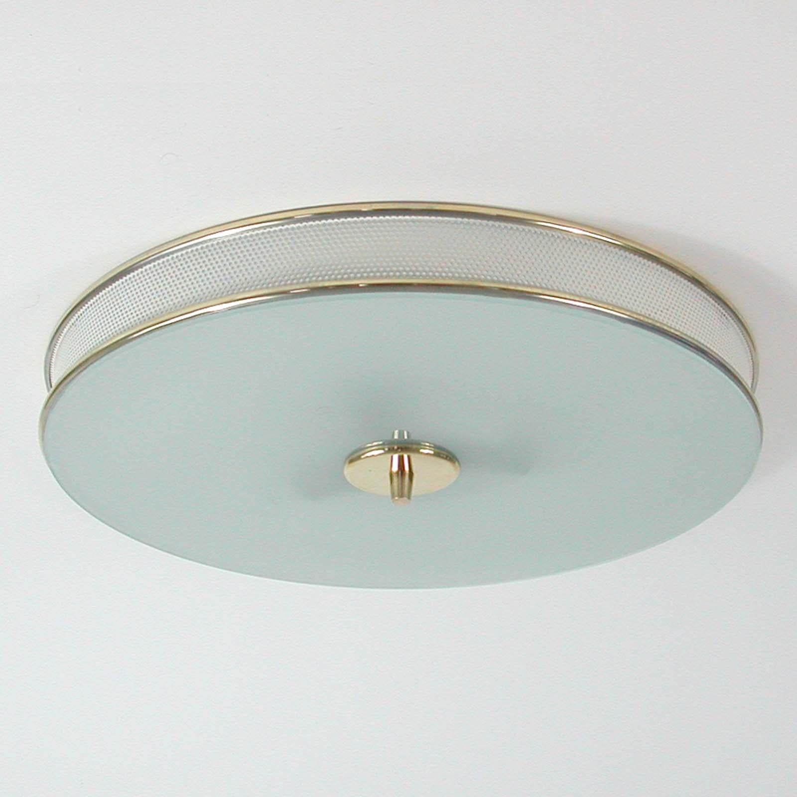 French Midcentury Cream White and Brass Mategot Style Flush Mount, 1950s In Good Condition For Sale In NUEMBRECHT, NRW