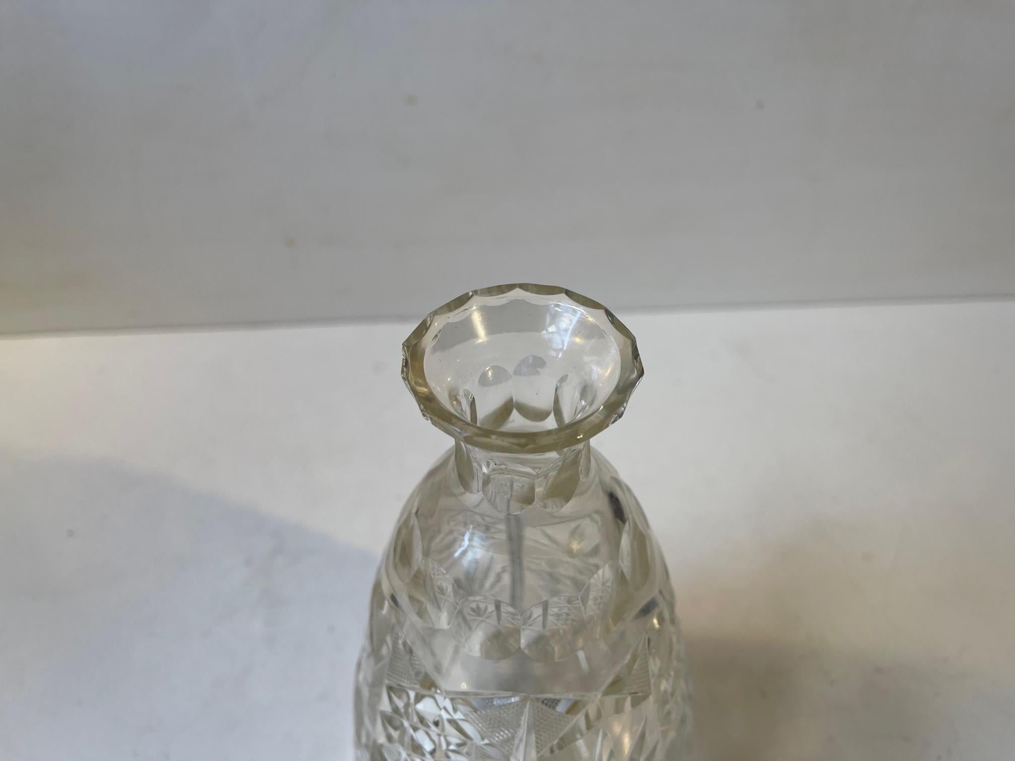 French Midcentury Cut Crystal Decanter from Cristal De Lorraine, 1950s In Good Condition For Sale In Esbjerg, DK