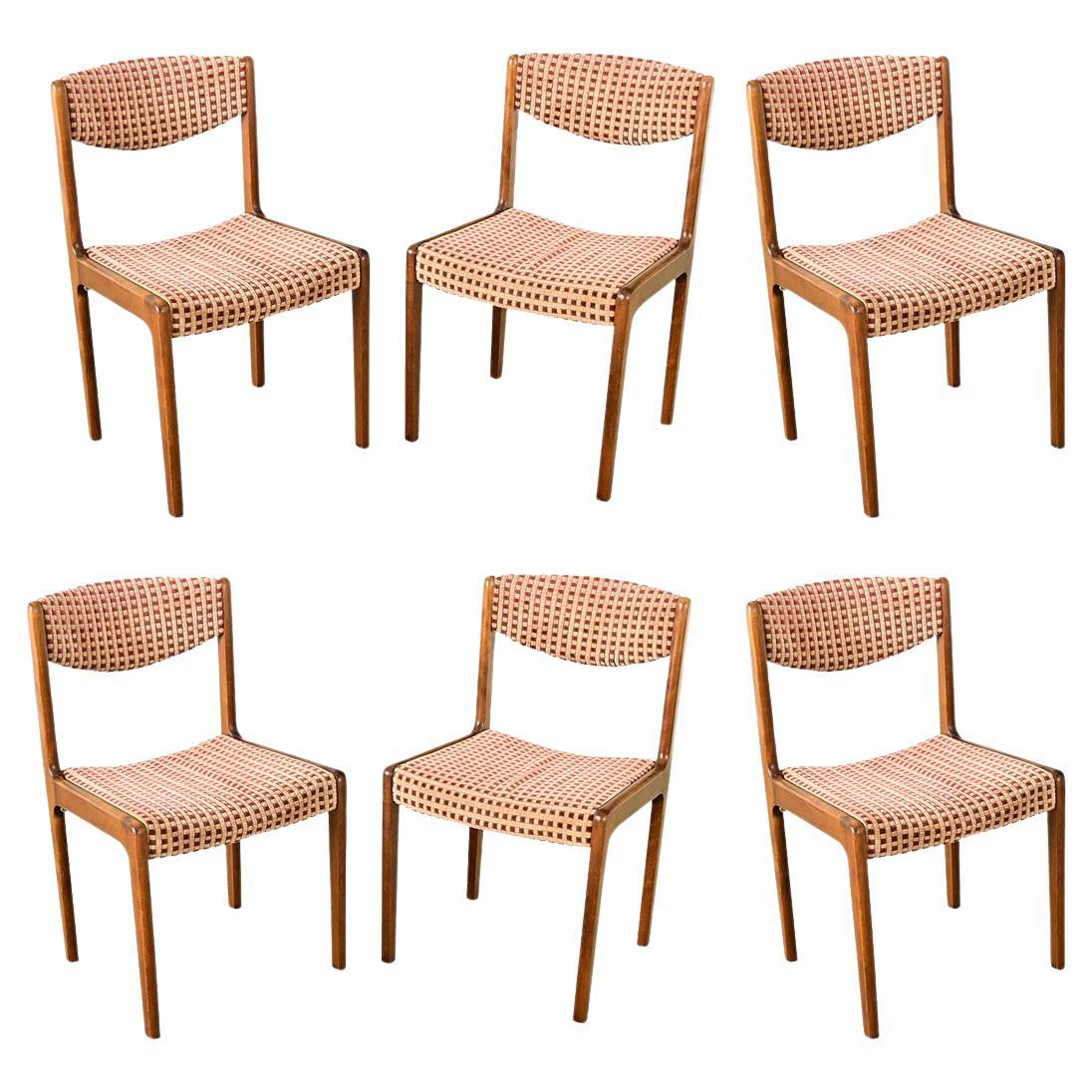 Carved Chaises de salle à manger