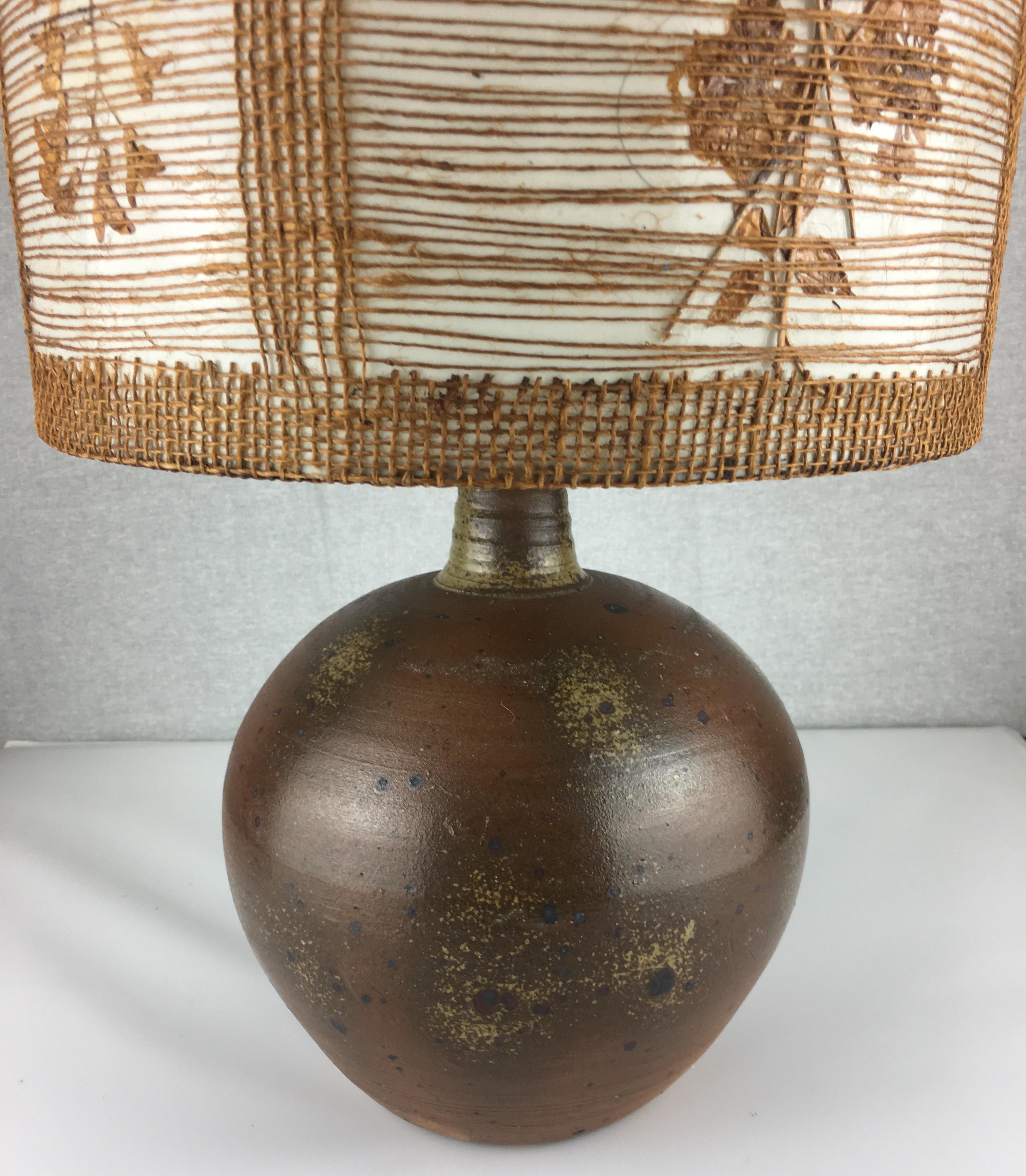 French Mid-20th Century Earthenware Terracotta Table Lamp  In Good Condition For Sale In Miami, FL
