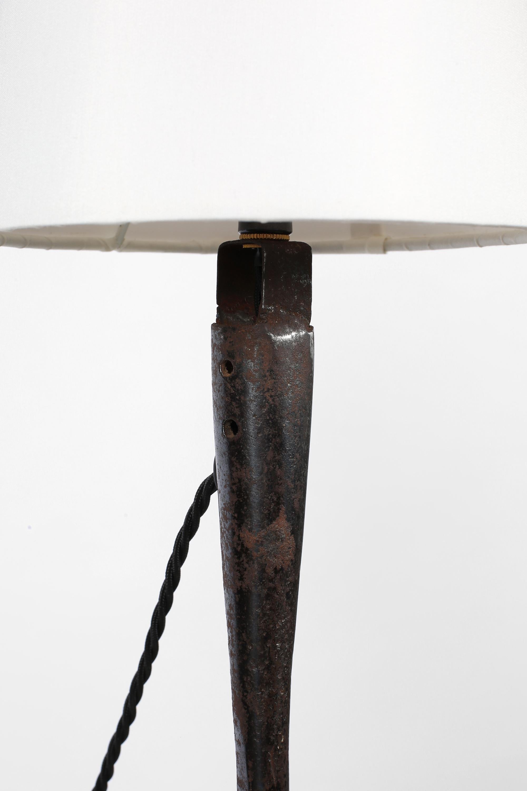 20th Century French Midcentury Folk Art Brutalist Abstract Forged Iron Table Lamp For Sale