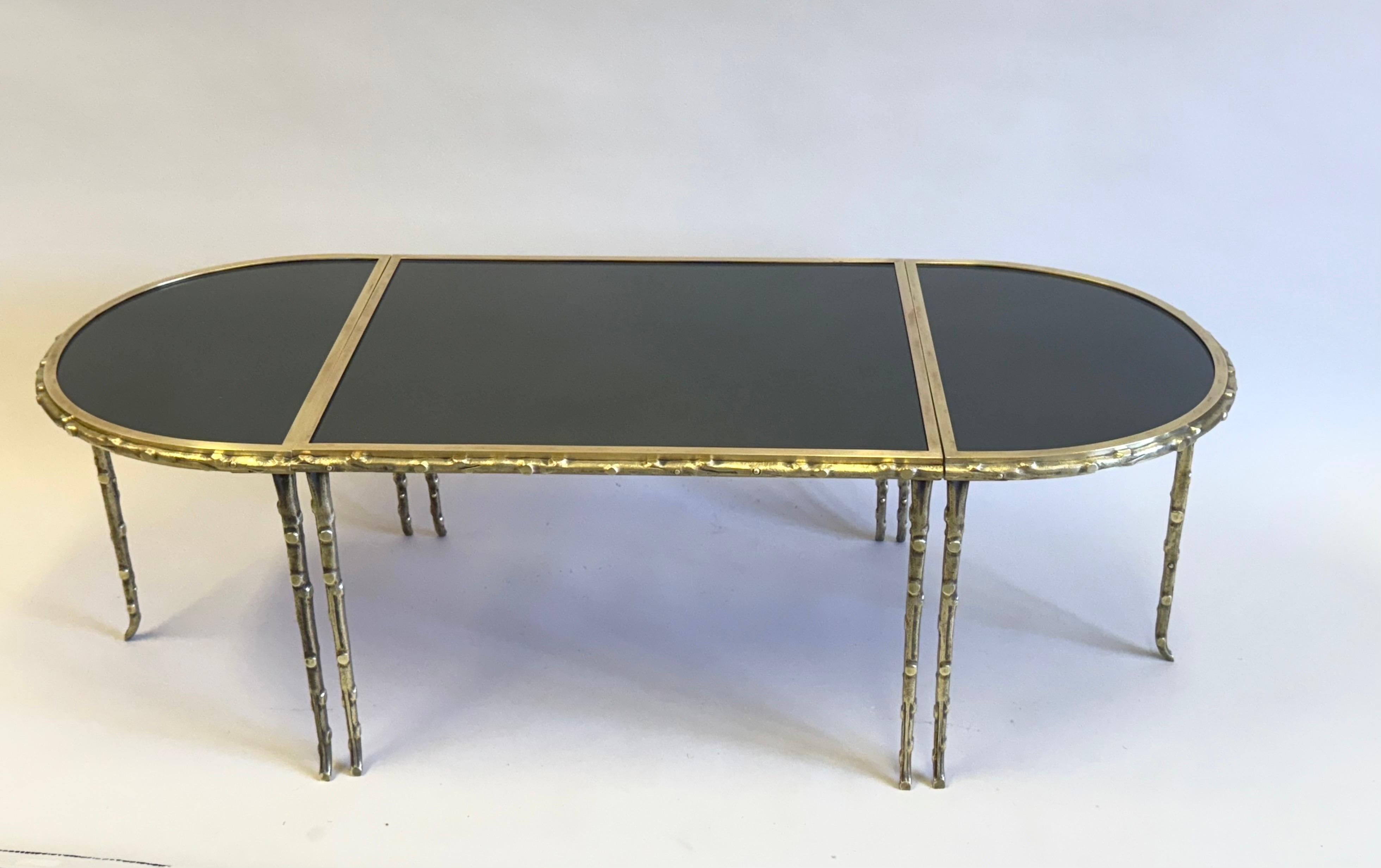 Französisch Midcentury Vergoldete Bronze Faux  Couchtisch aus Bambus und Opal, Maison Bagues (Handgefertigt) im Angebot