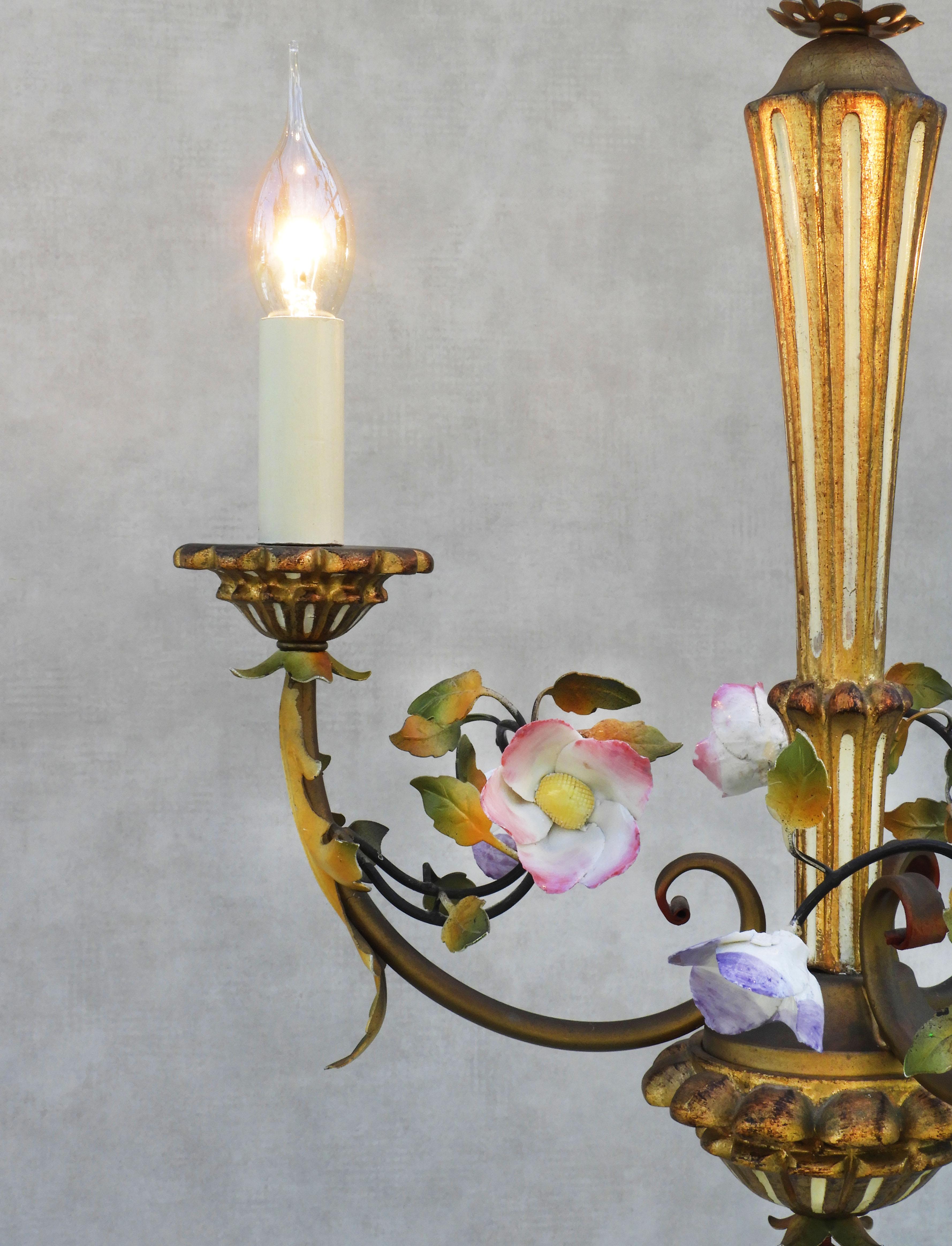 French Midcentury Giltwood and Toleware Chandelier with Porcelaine Flowers C1950 For Sale 3