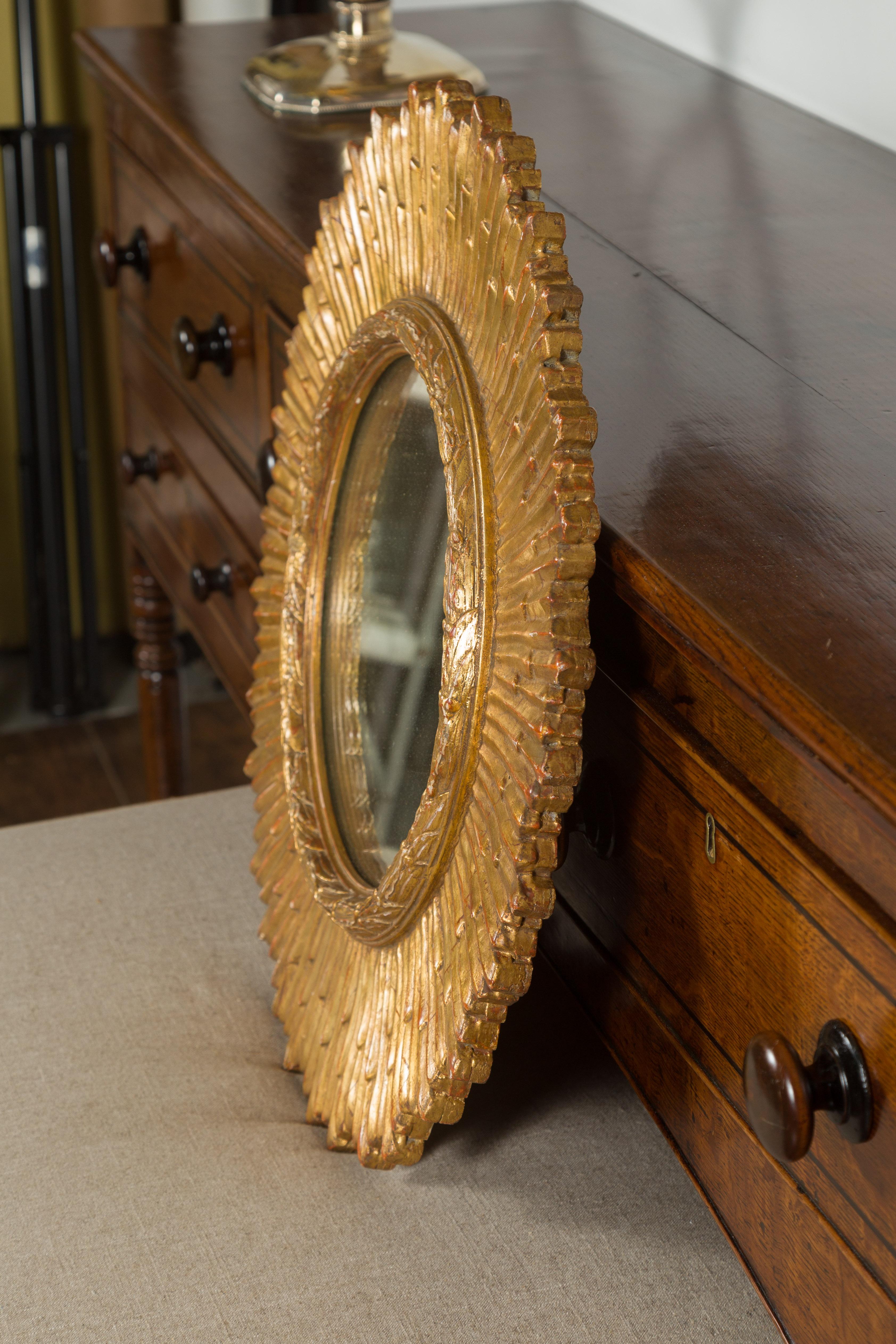 French Midcentury Giltwood Sunburst Mirror with Radiating Rays and Carved Frame For Sale 5