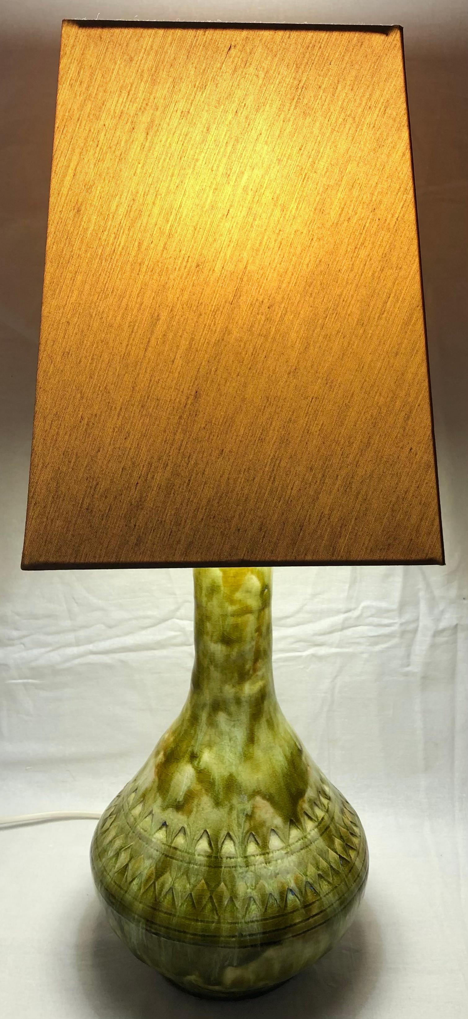 Very decorative table lamp in a stunning array of beige and pale green tones. This Mid-Century Modern ceramic table lamp has notable sculptural work and would look great in any setting.

In perfect vintage condition.
Wired for use in France, sold