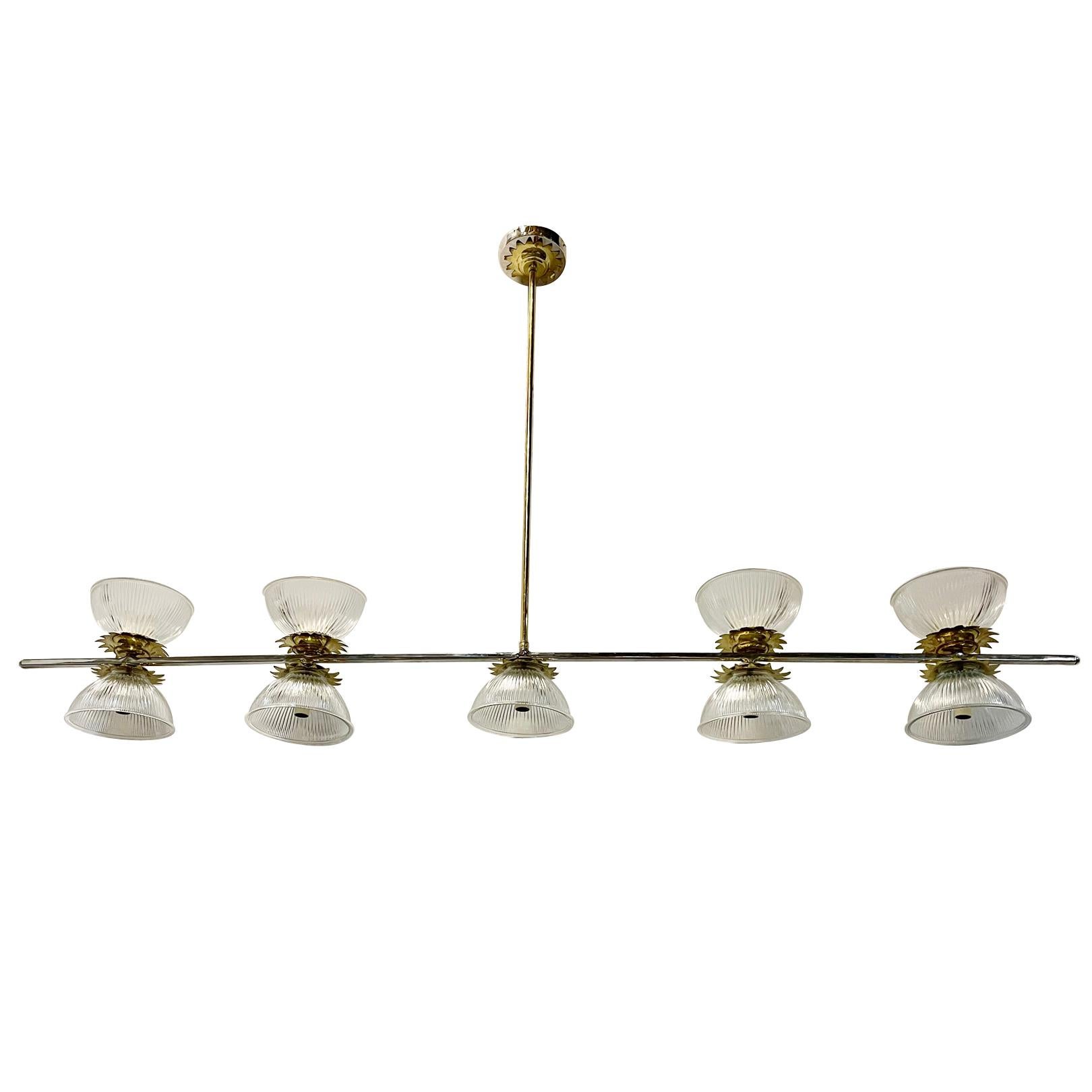 Un luminaire français des années 1960 avec 9 lampes candélabres, finition nickel et bronze.

Mesures :
Hauteur : 38.5